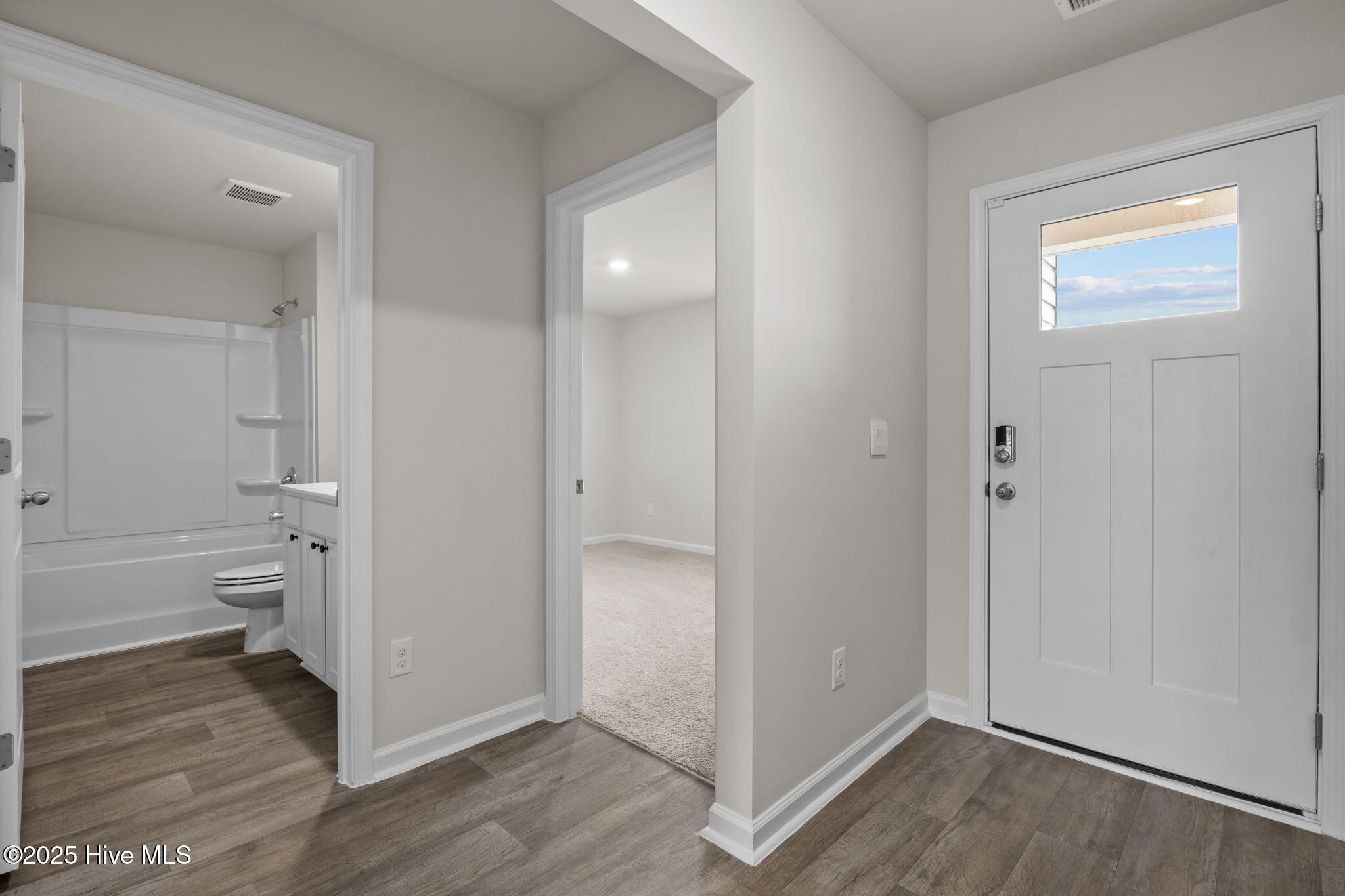 100542693 | Photo 43