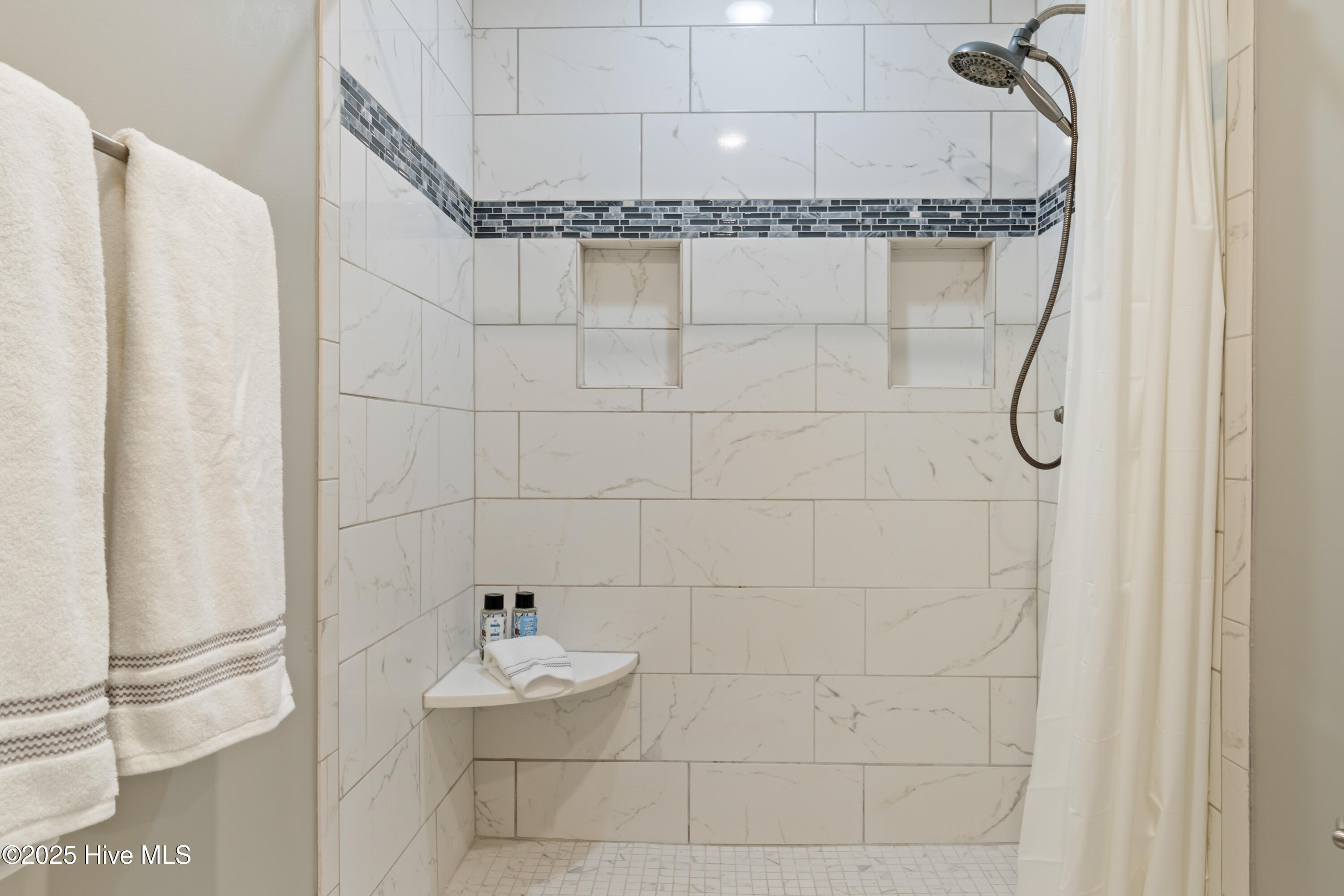 100543099 | Photo 36