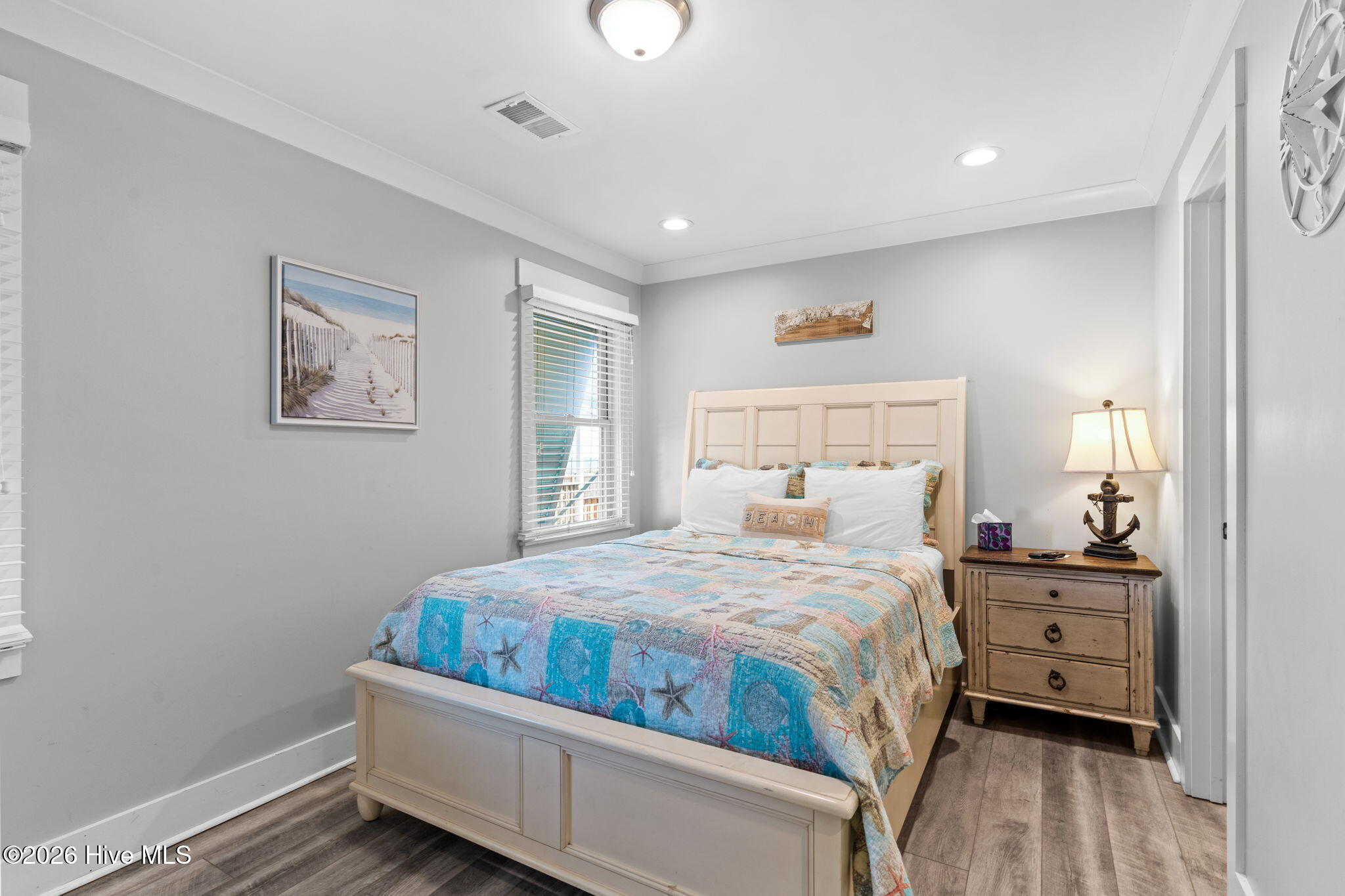 100552493 | Photo 30