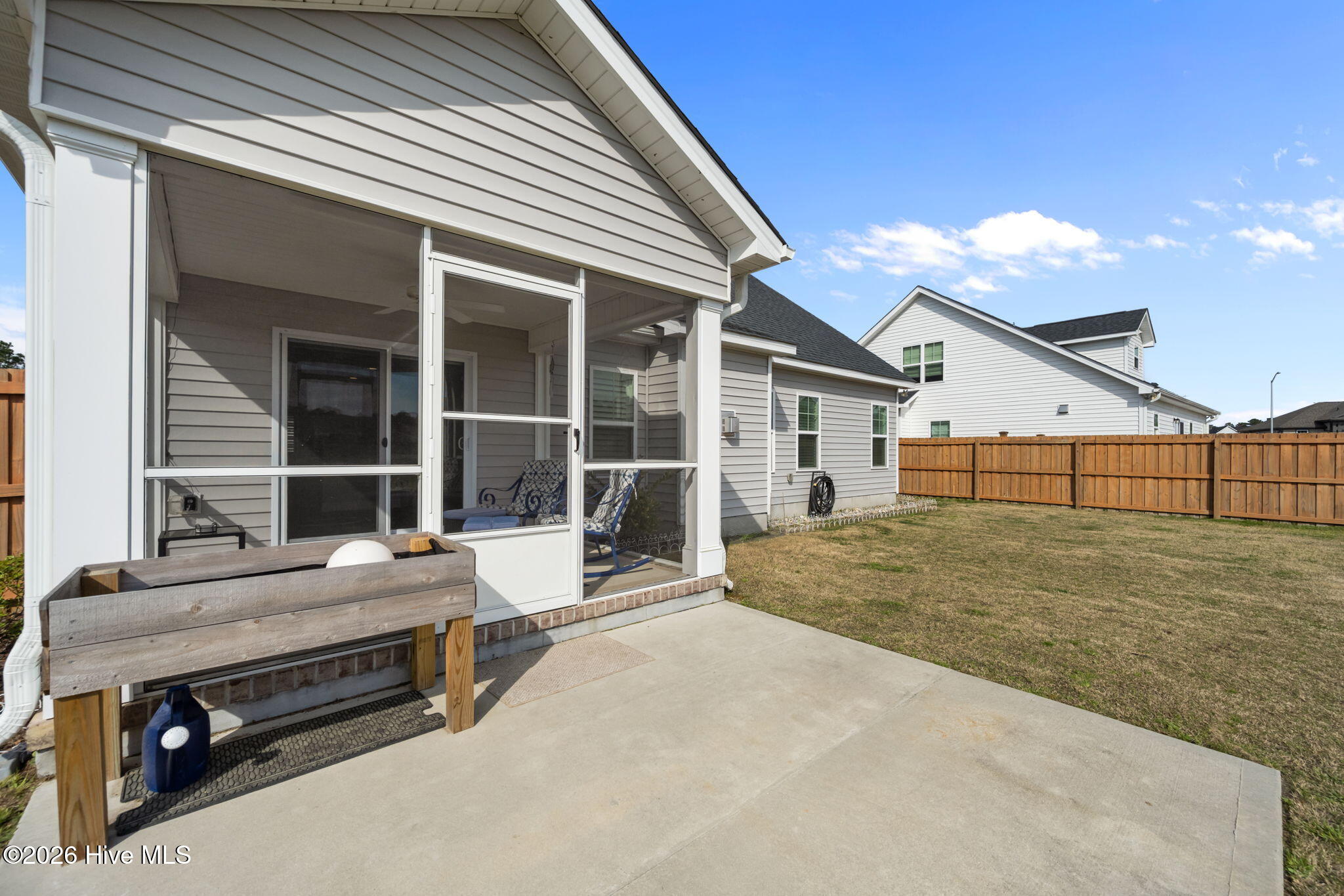 100561377 | Photo 41