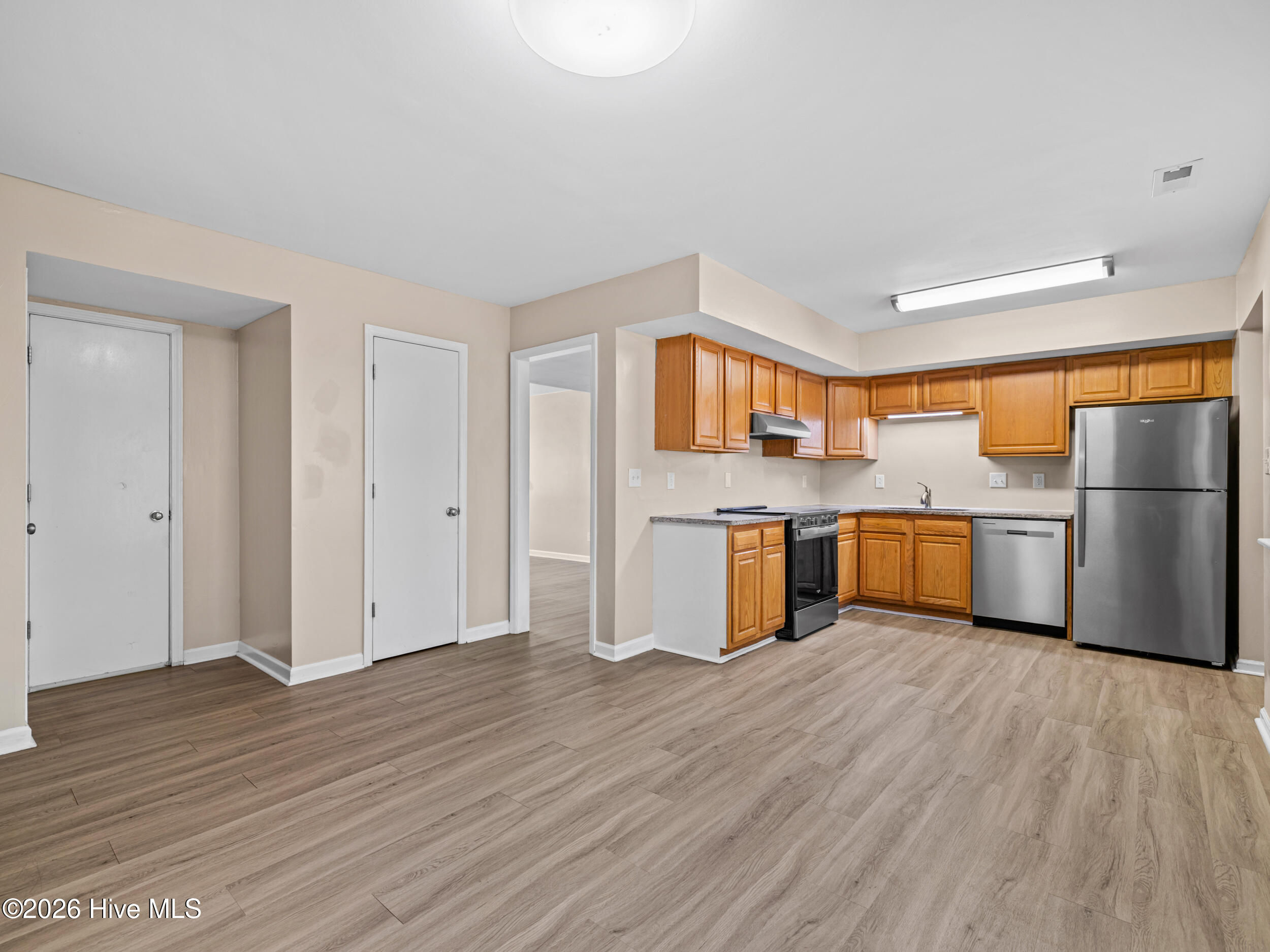 100560419 | Photo 11