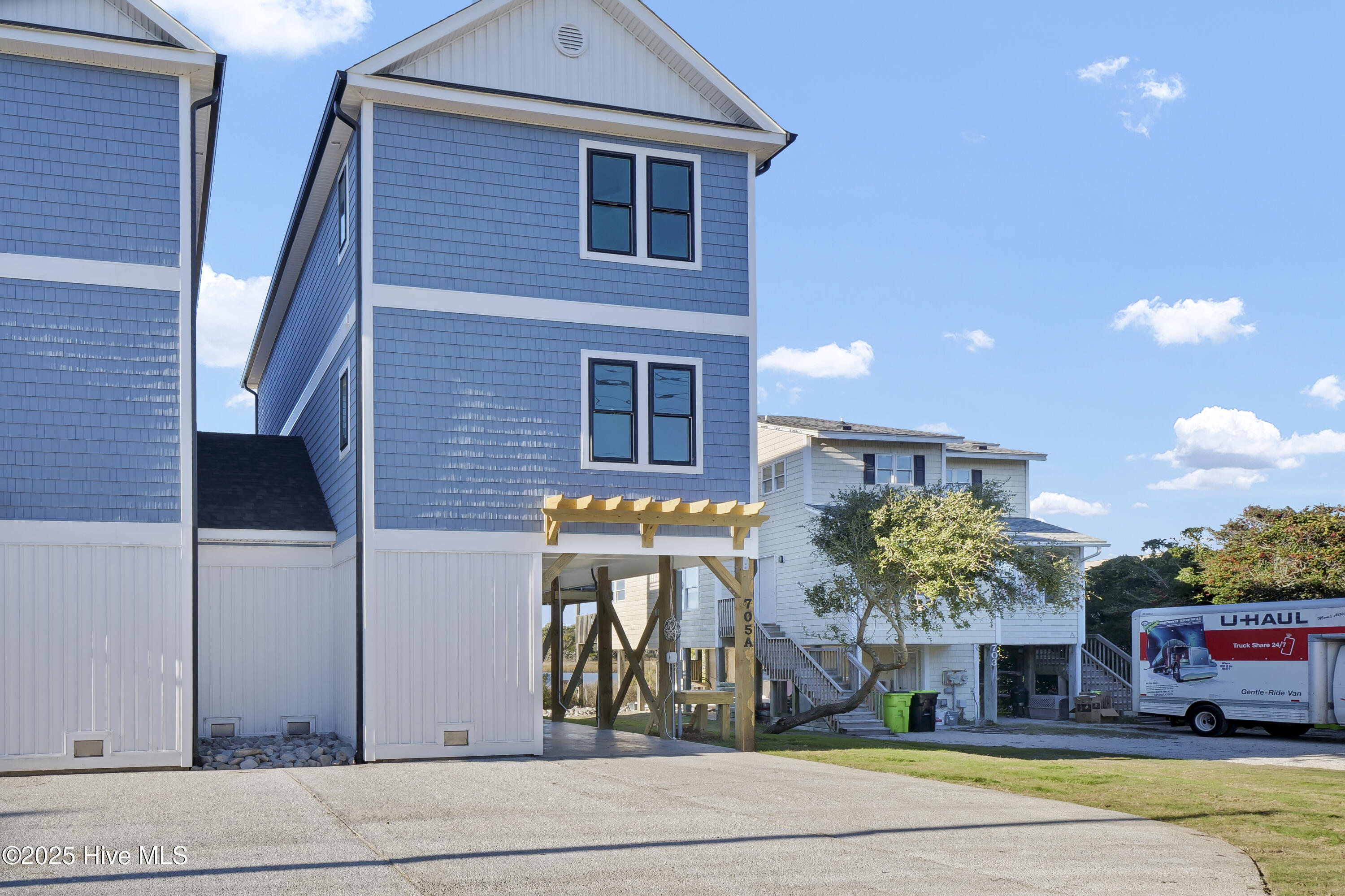 100542555 | Photo 61