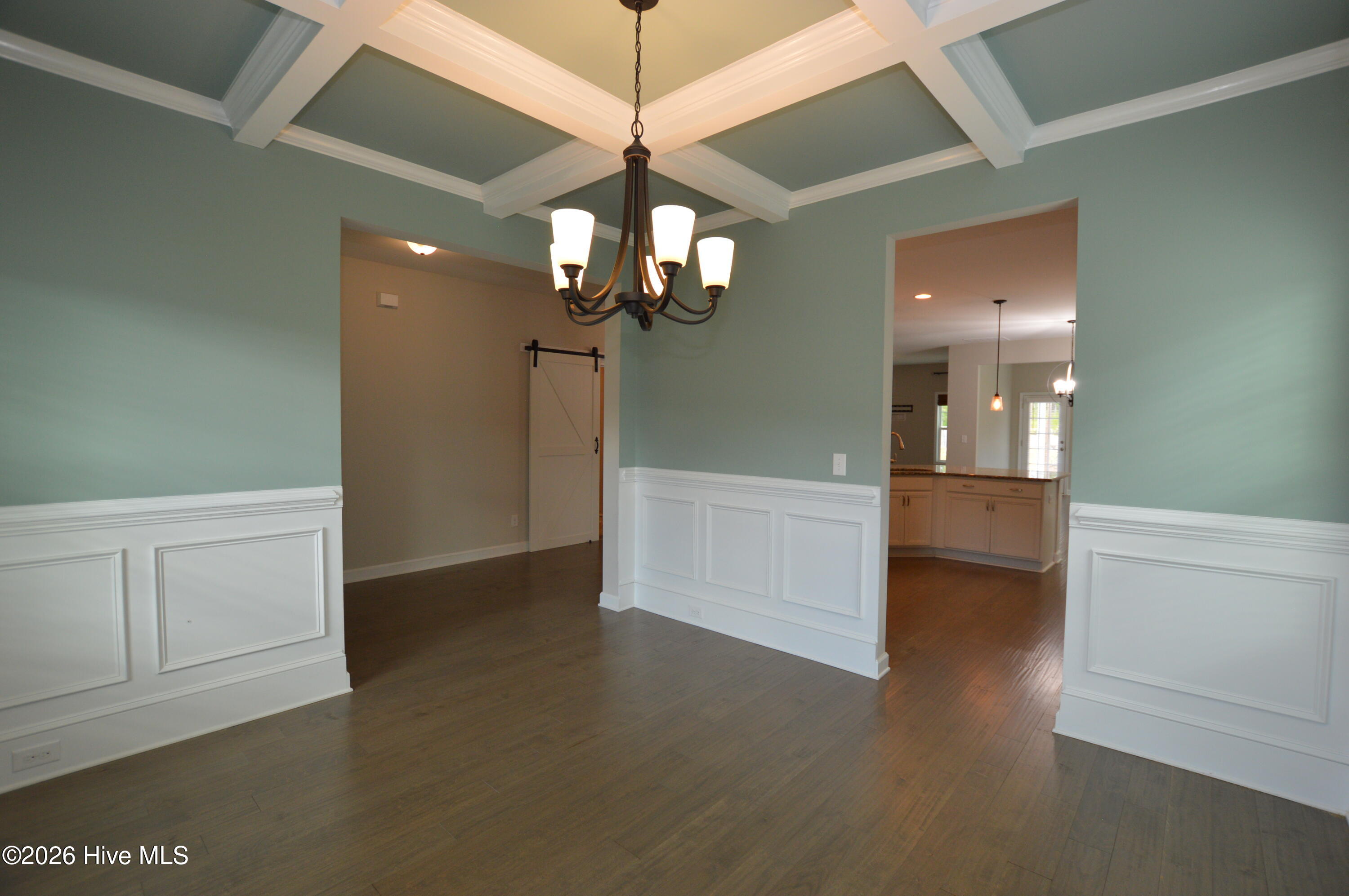 100562779 | Photo 10