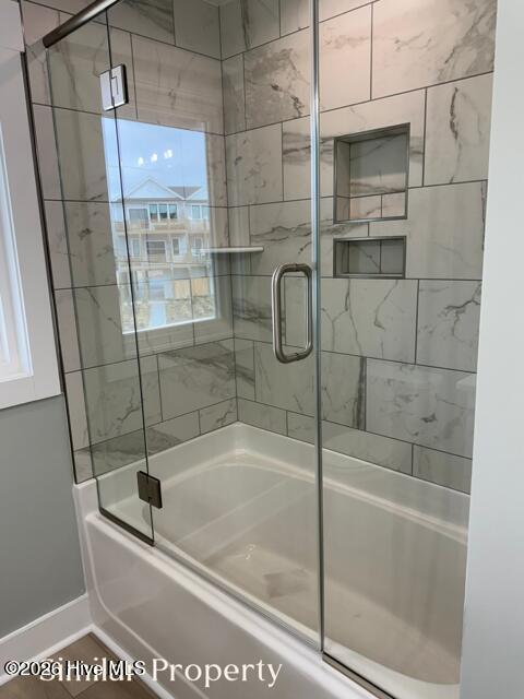 100552100 | Photo 21