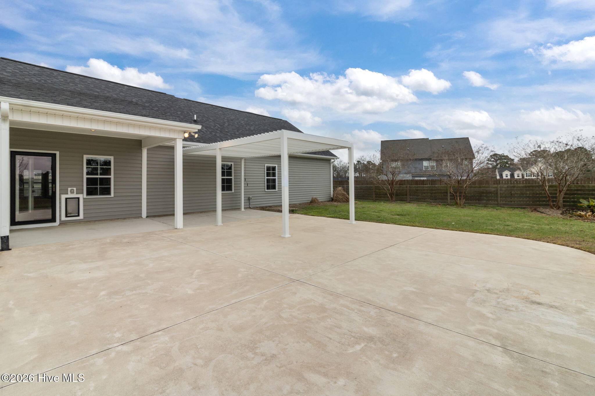 100560163 | Photo 39