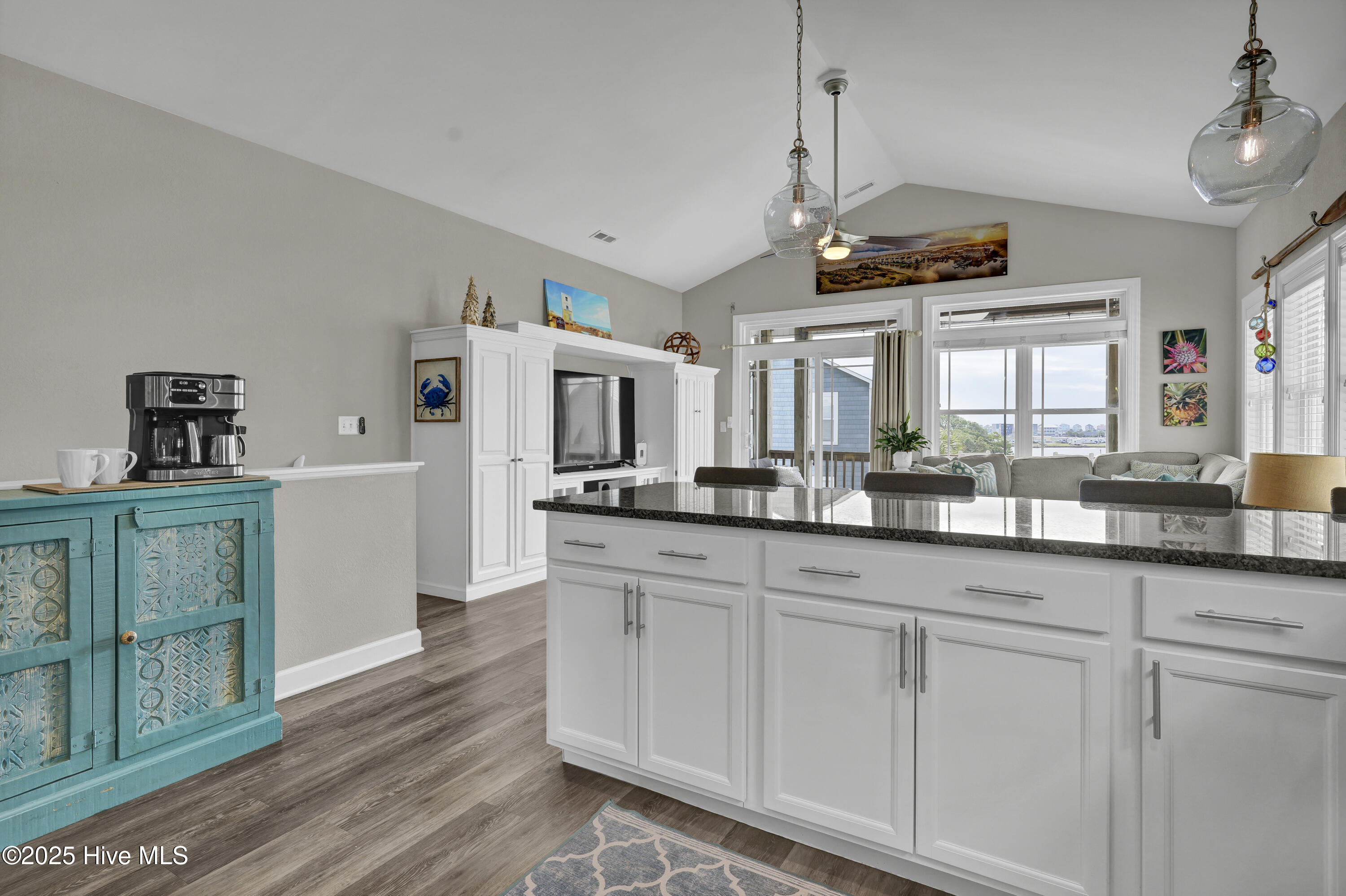 100532685 | Photo 28