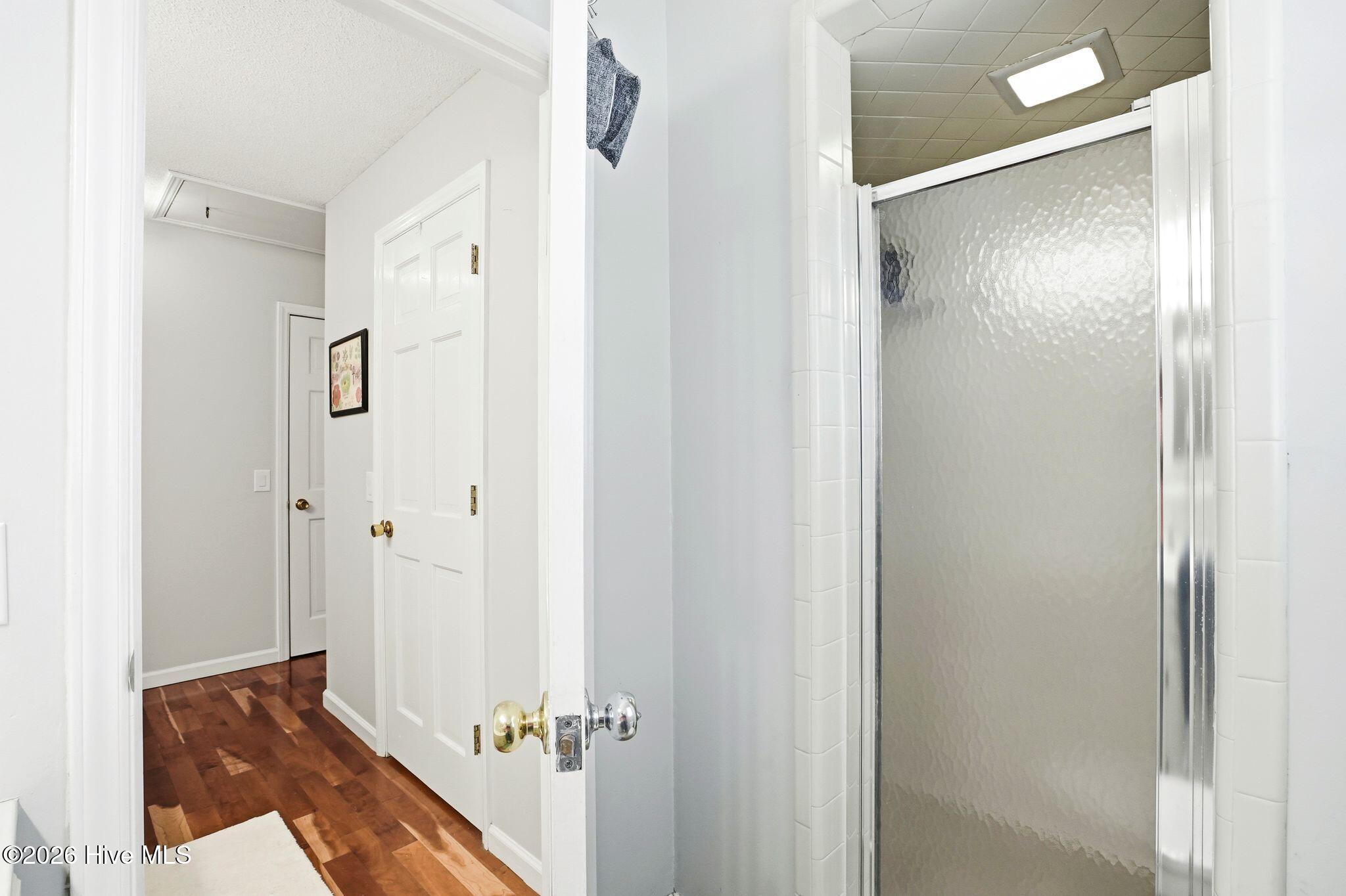 100563763 | Photo 34