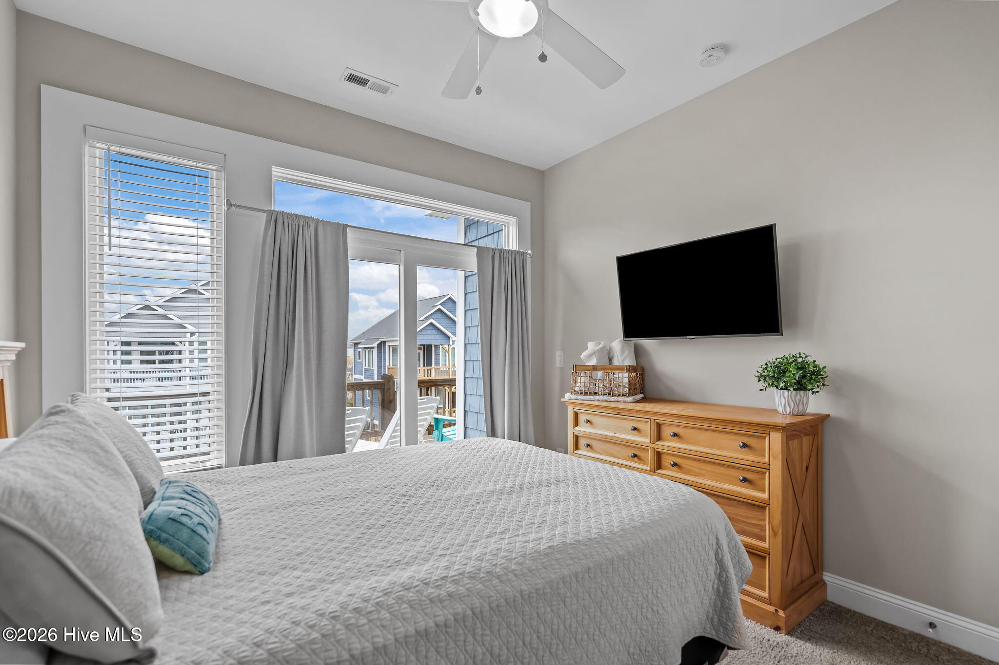 100553388 | Photo 26