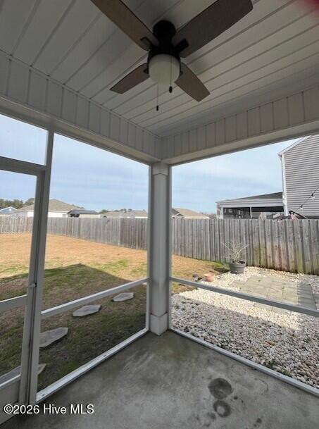 100548379 | Photo 31