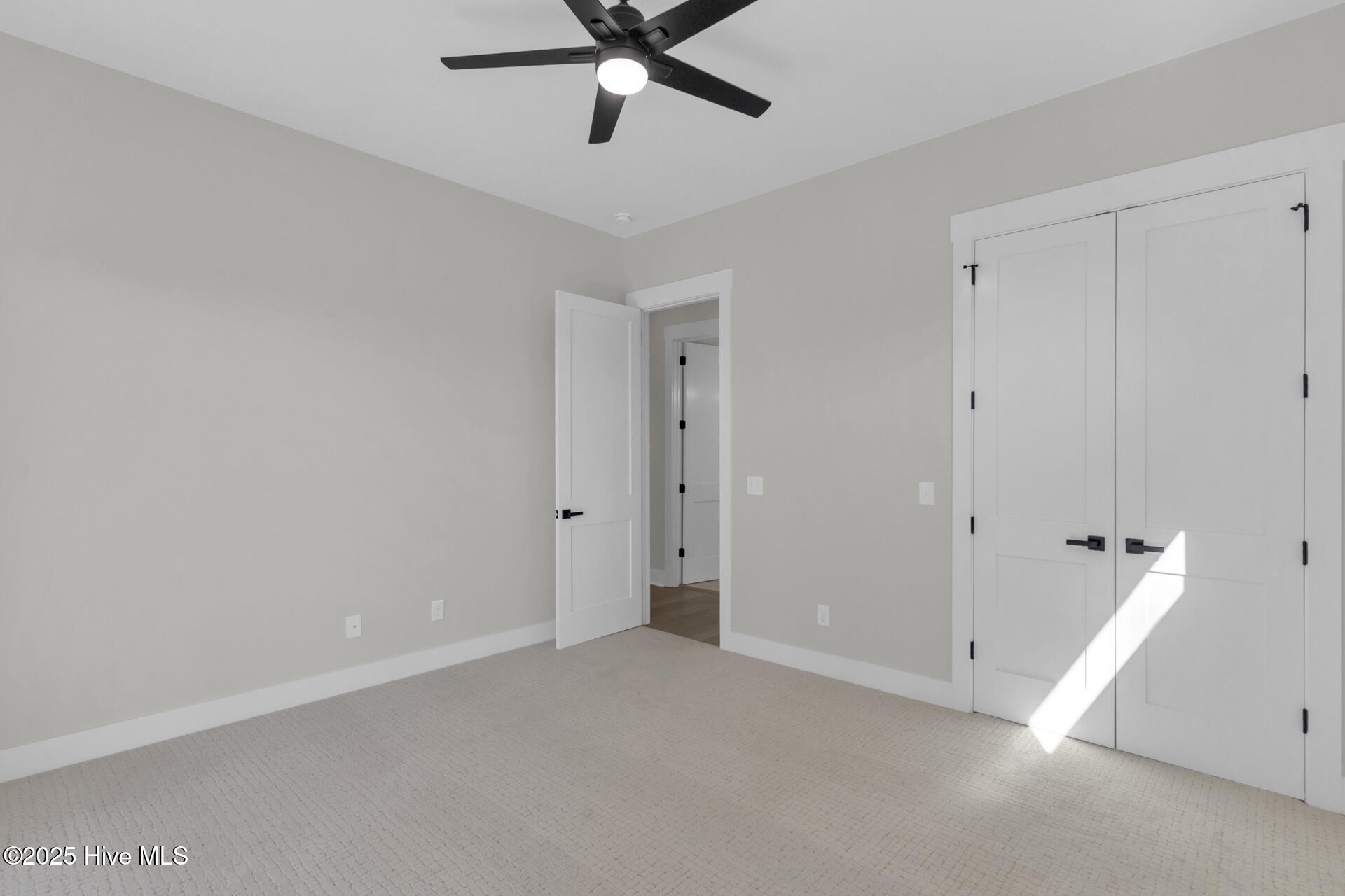 100539388 | Photo 50