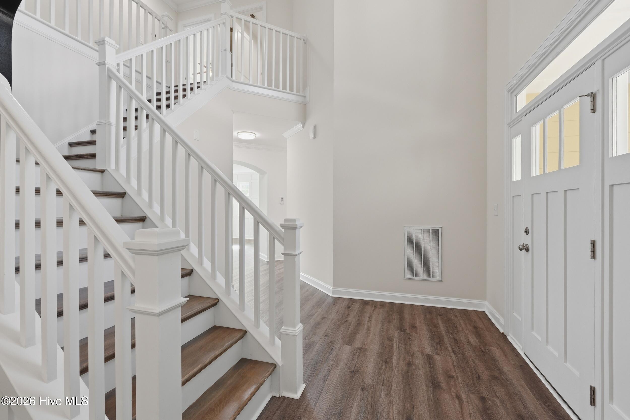 100564120 | Photo 11