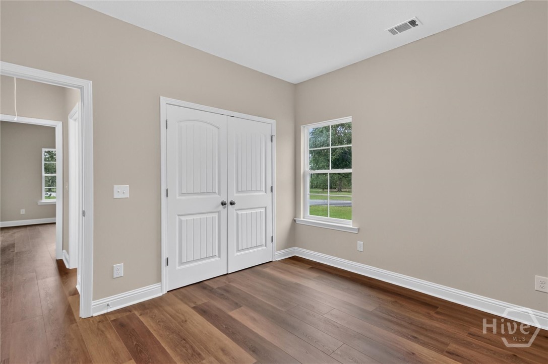 Guest bedroom 2 on side of???????????????????????????????????????? home