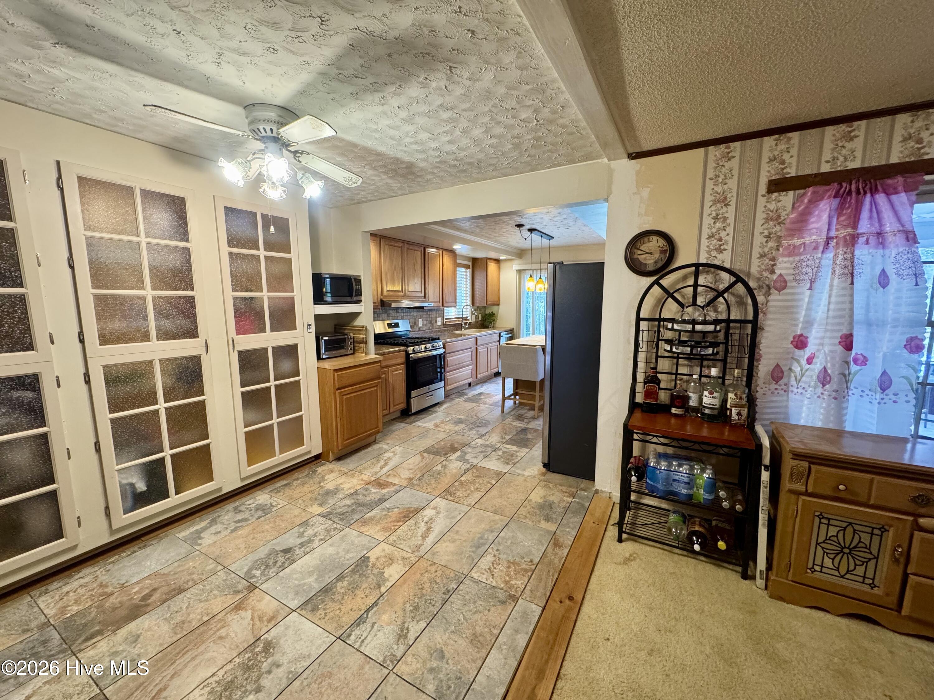 100561896 | Photo 15