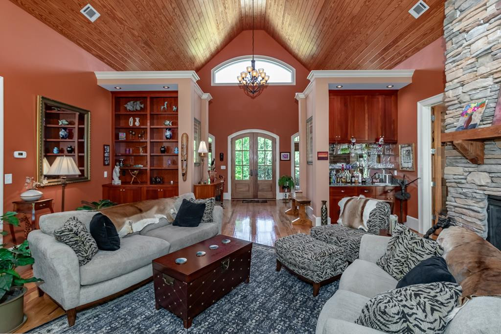 Great Room - Cathedral Tongue & Groove Ceiling