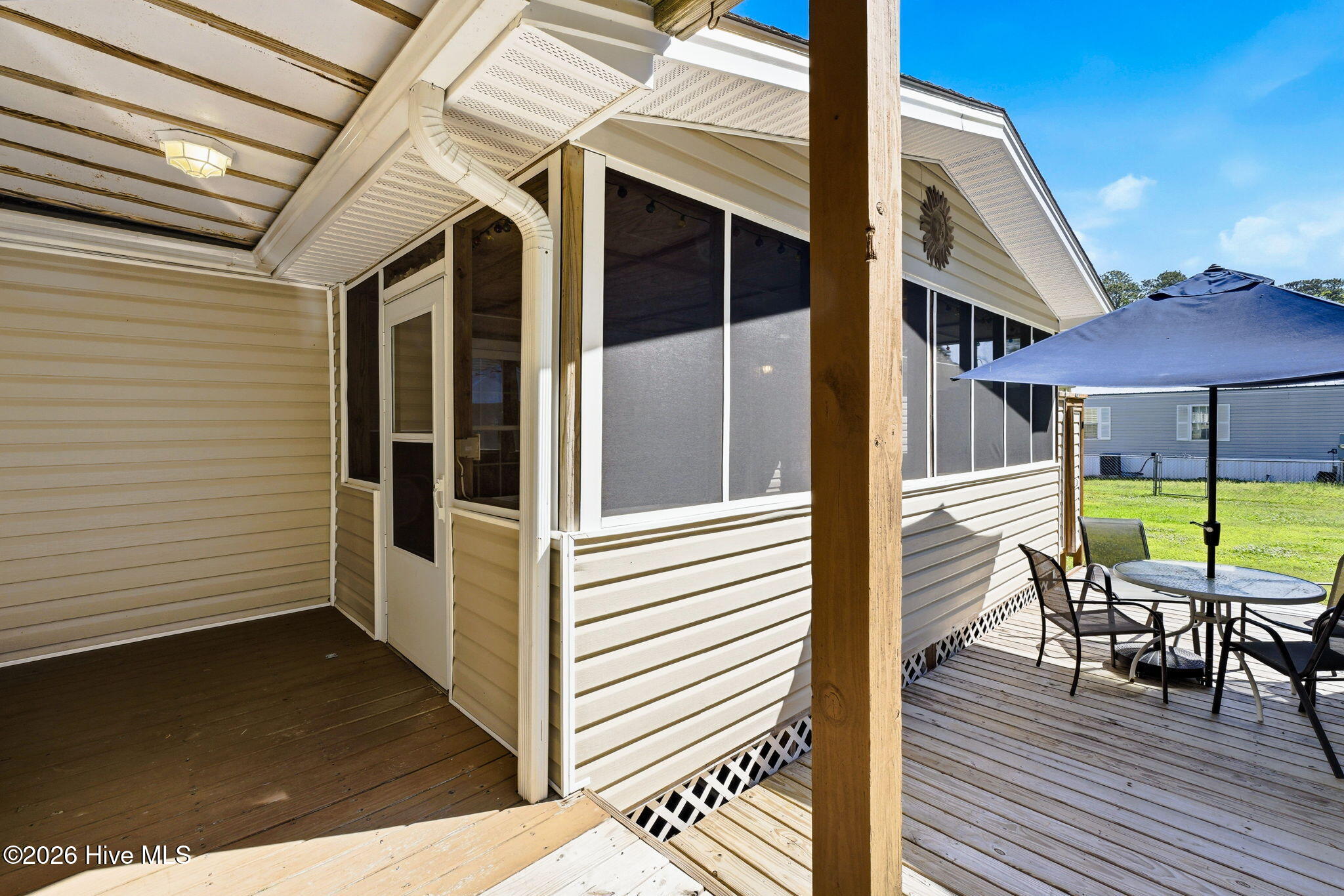 100568157 | Photo 40