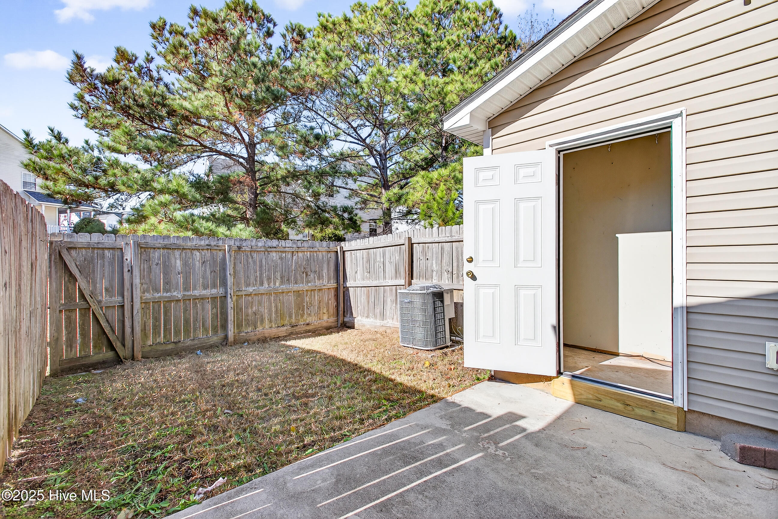 100545275 | Photo 20