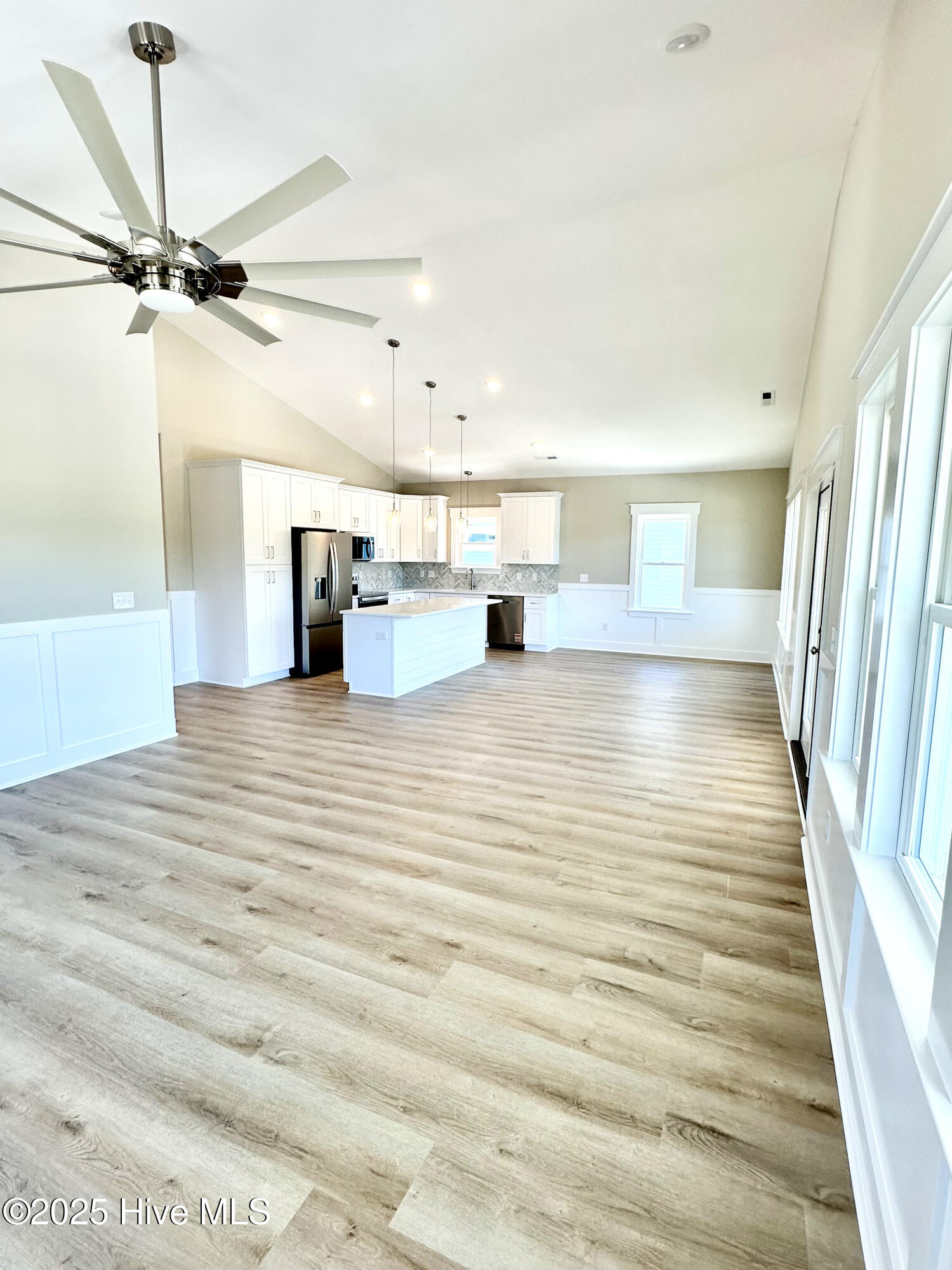 100537365 | Photo 19