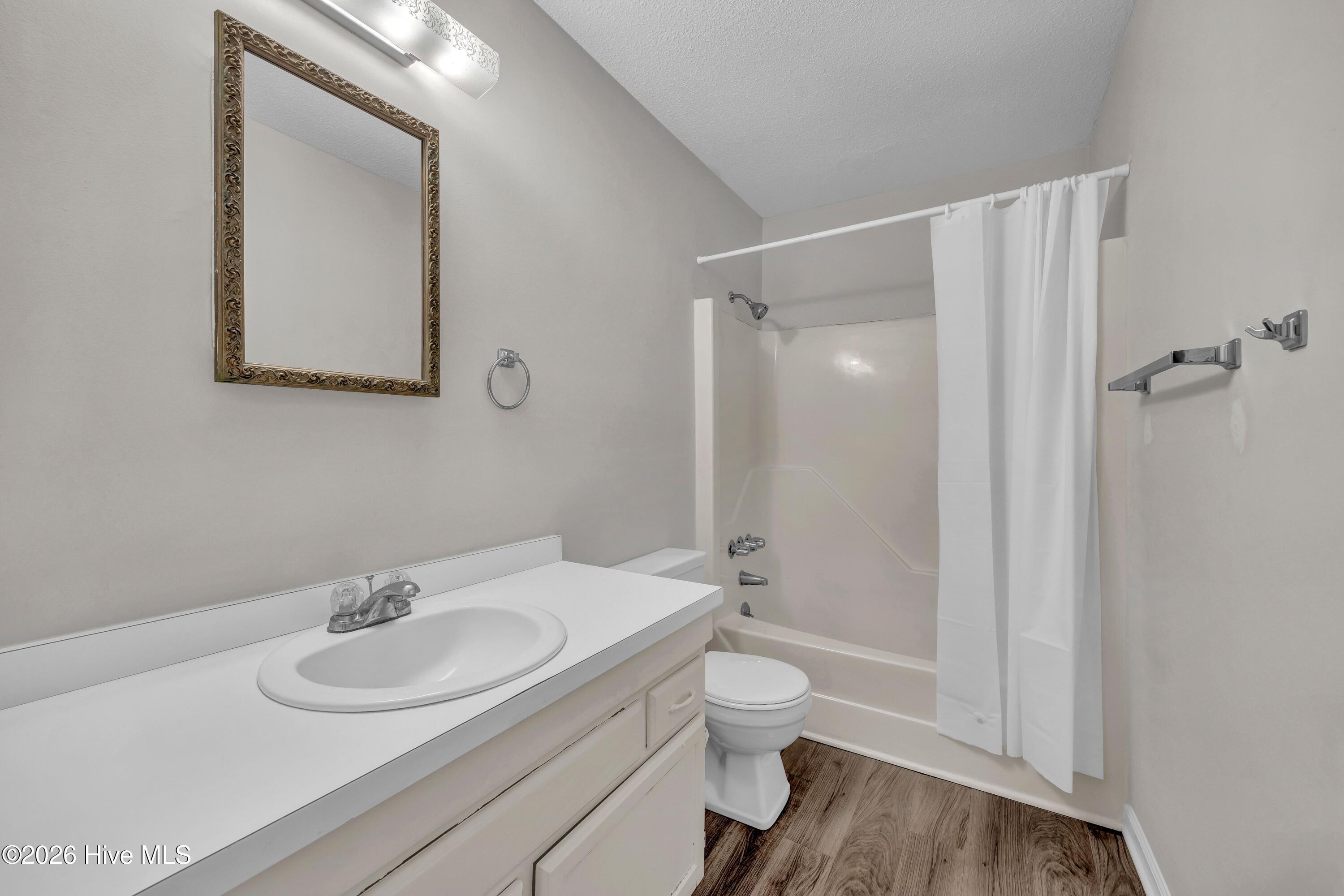 100549703 | Photo 20