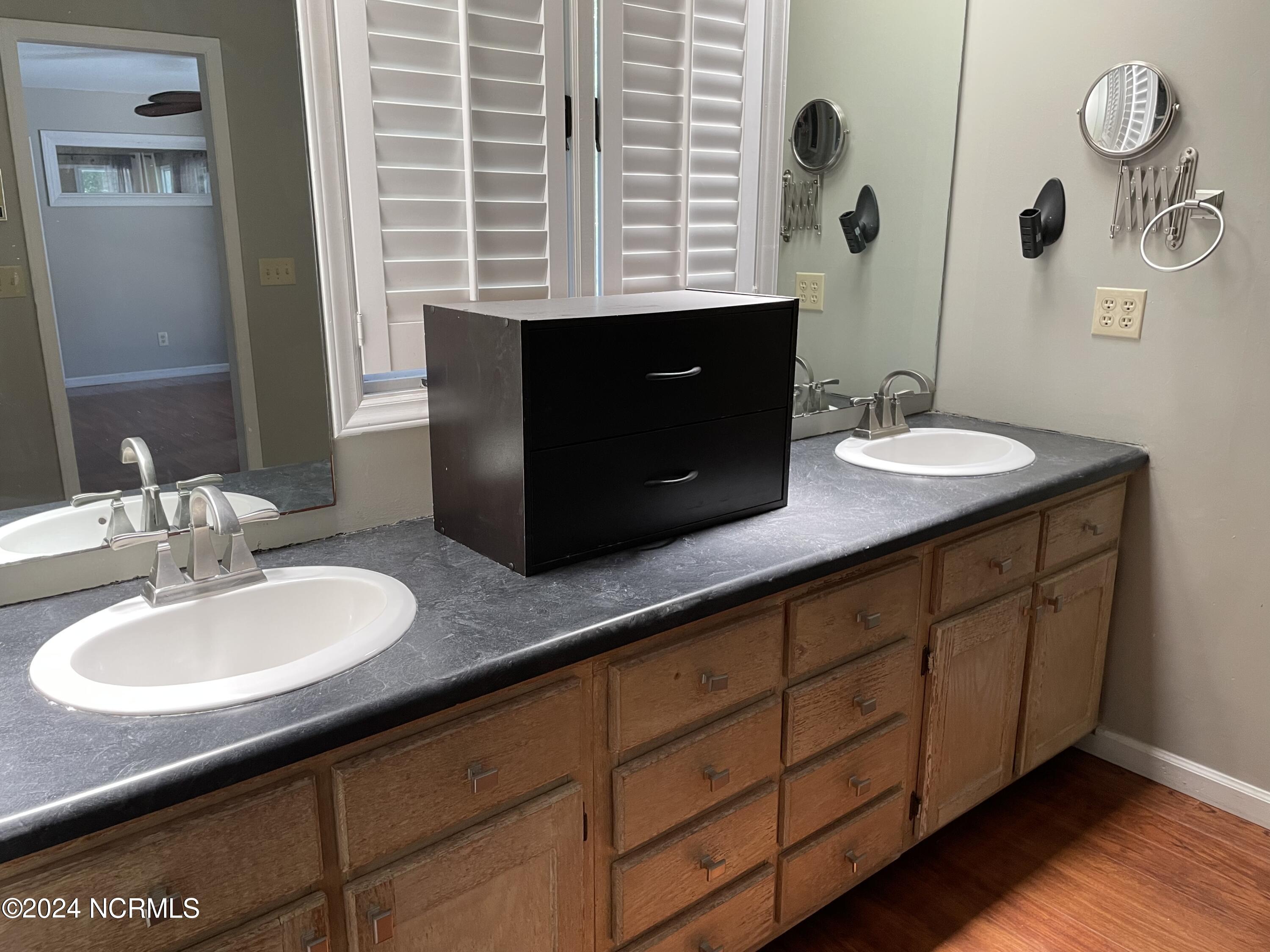 100560812 | Photo 20