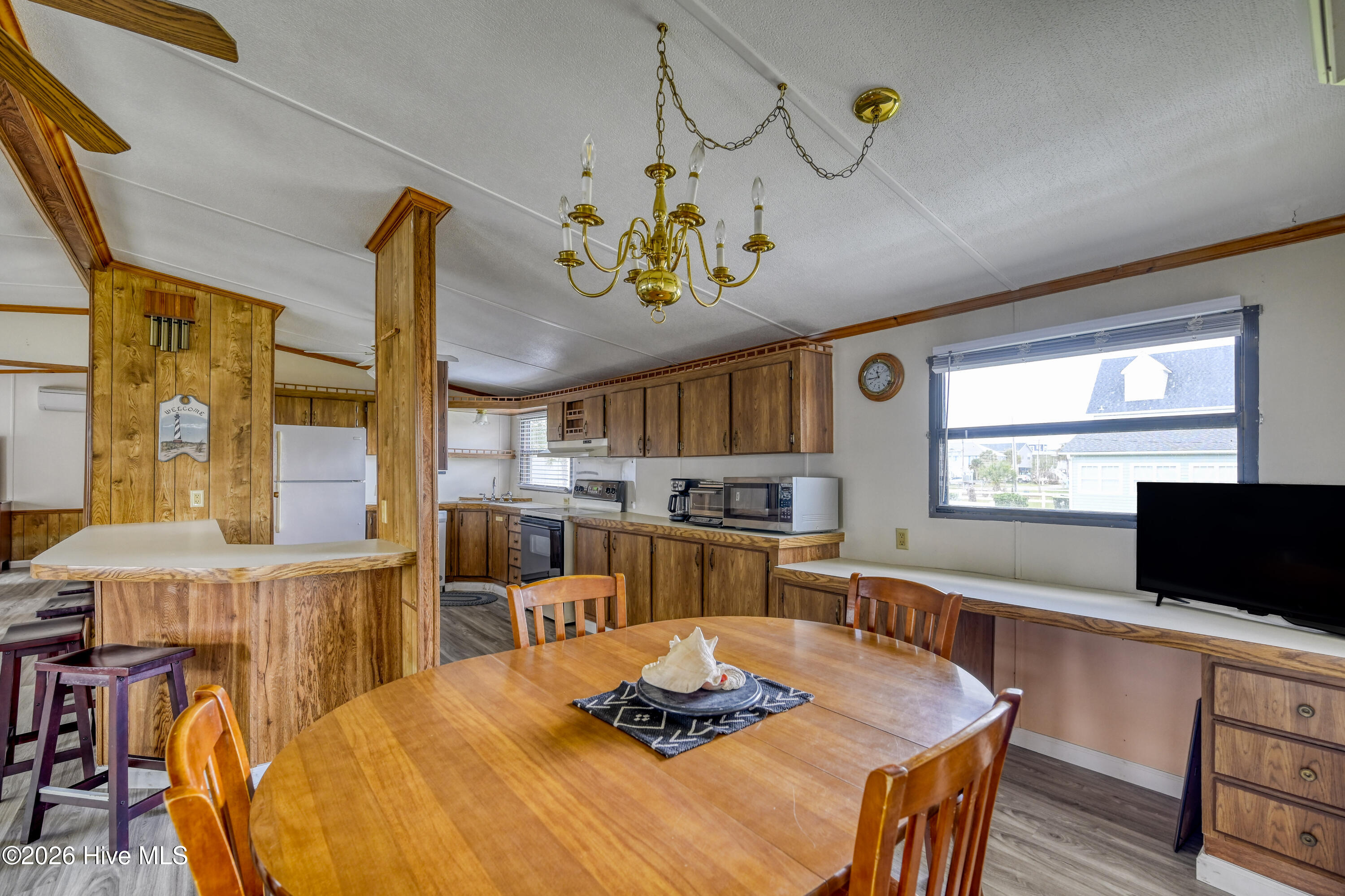 100562691 | Photo 17