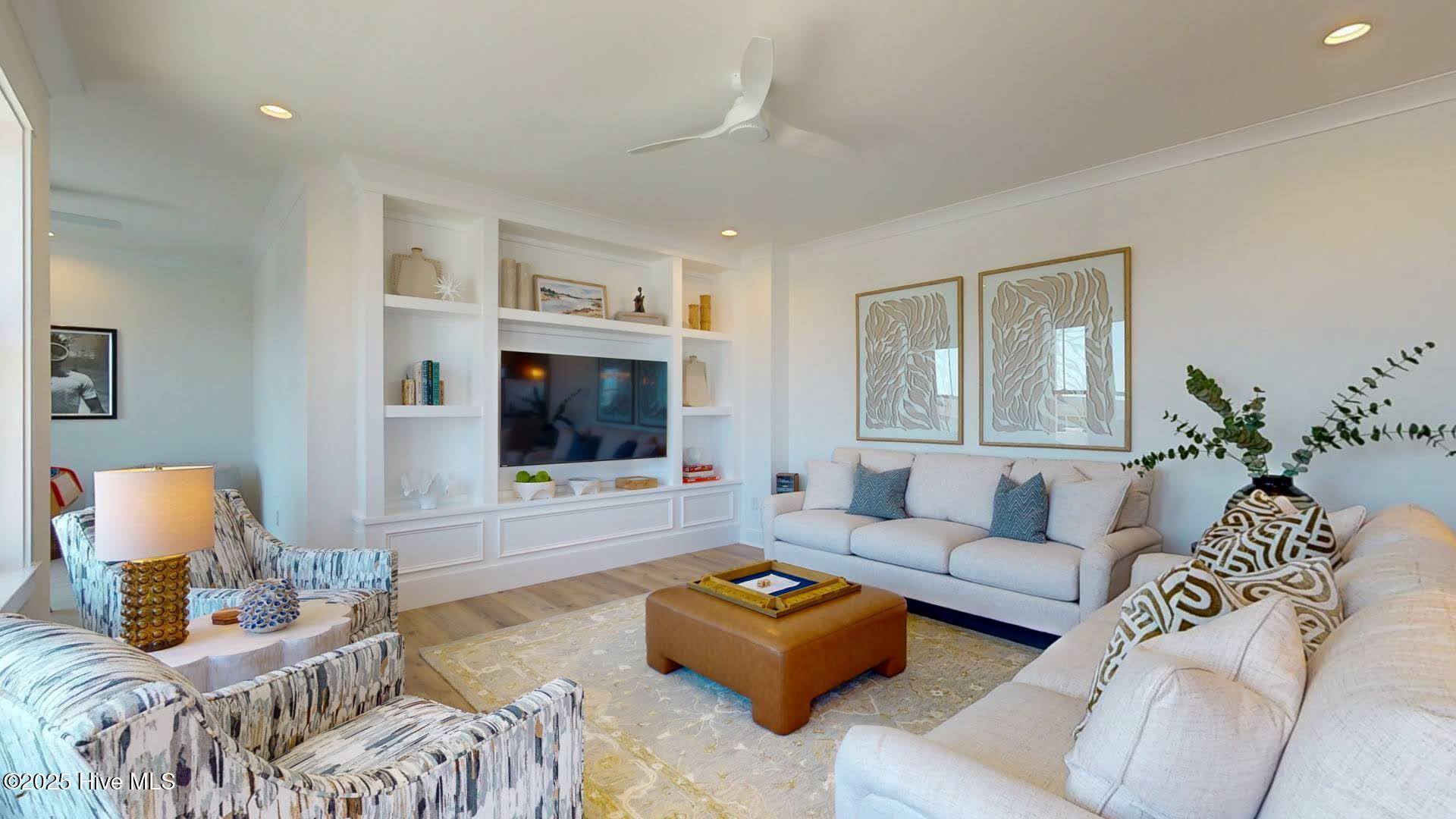 100560716 | Photo 36