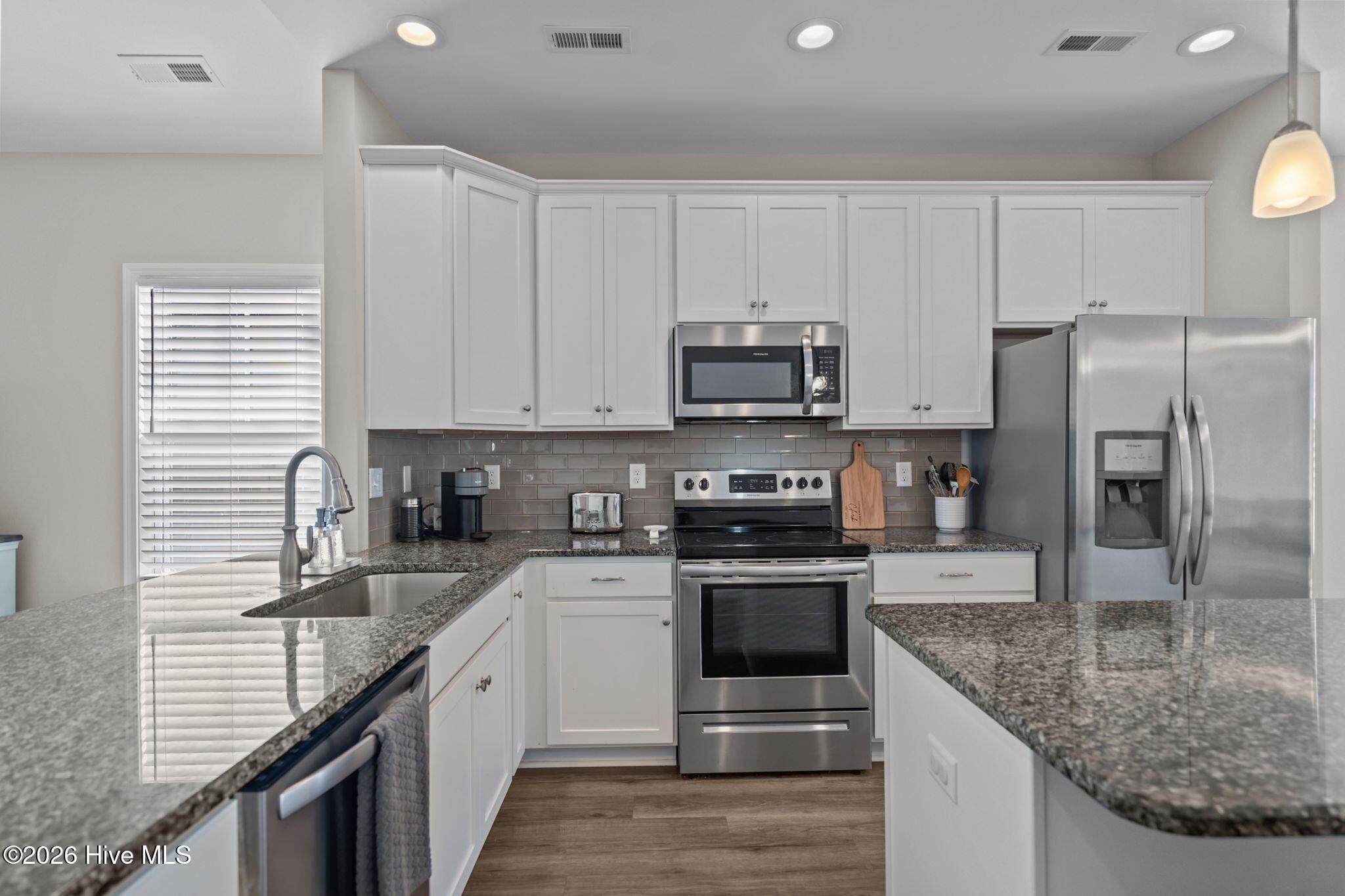 100557039 | Photo 12