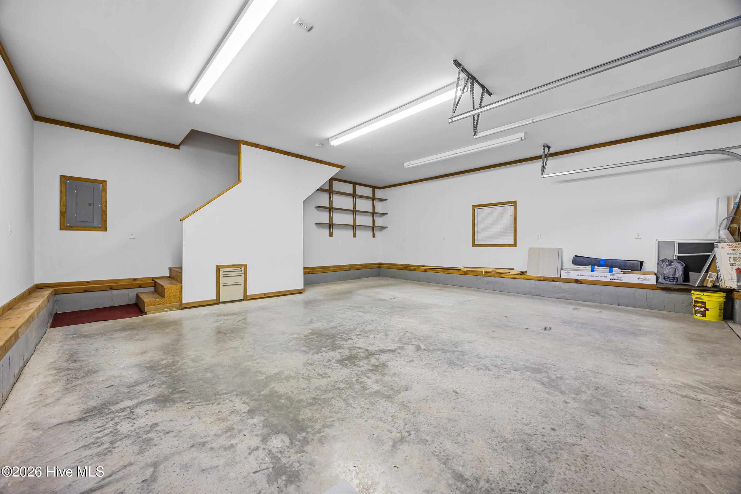 100565895 | Photo 35