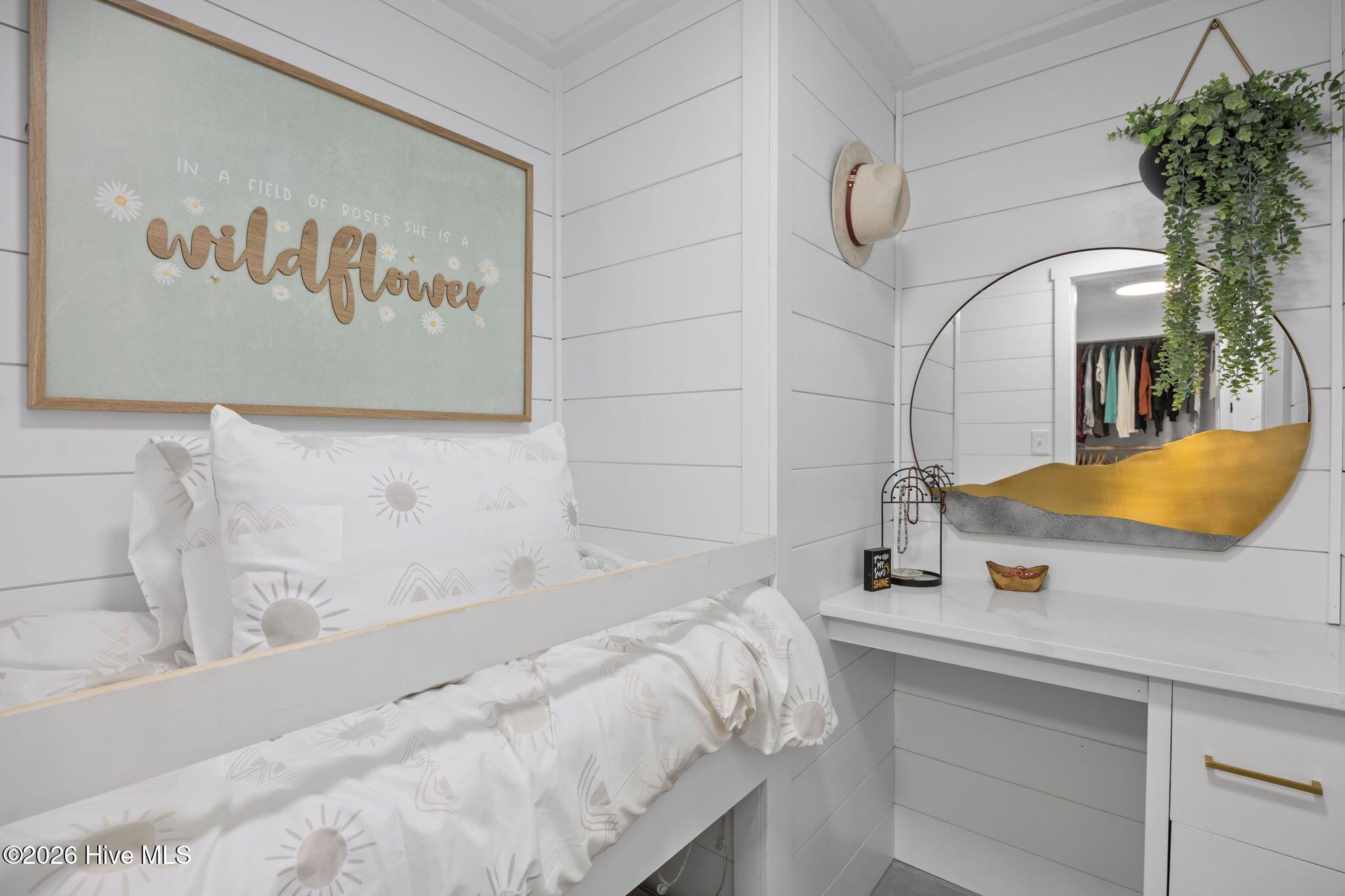 100560111 | Photo 28