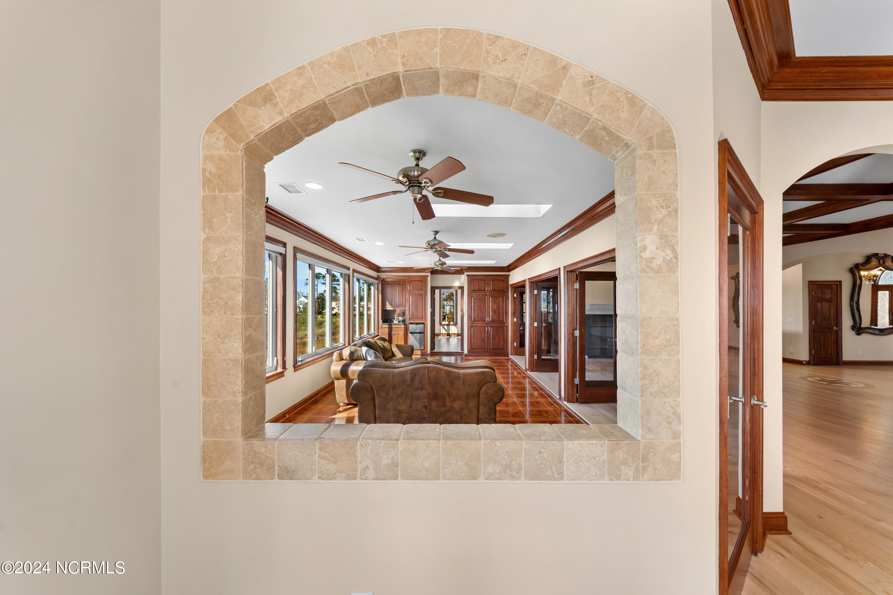 100511471 | Photo 43