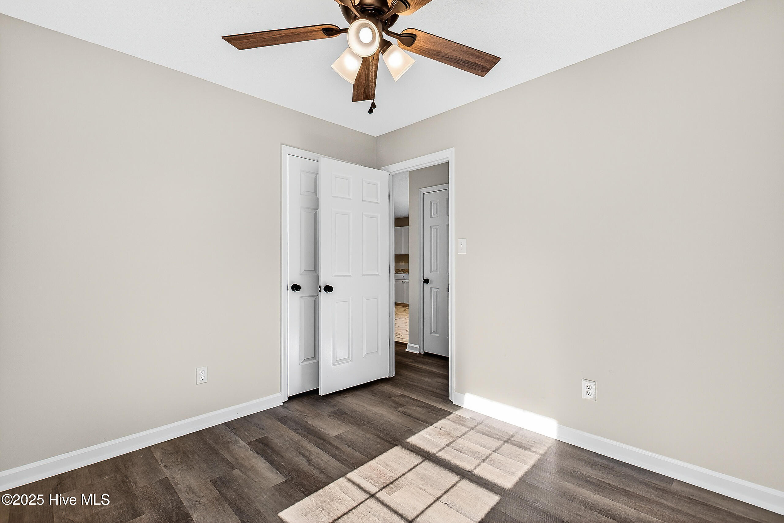 100543296 | Photo 18