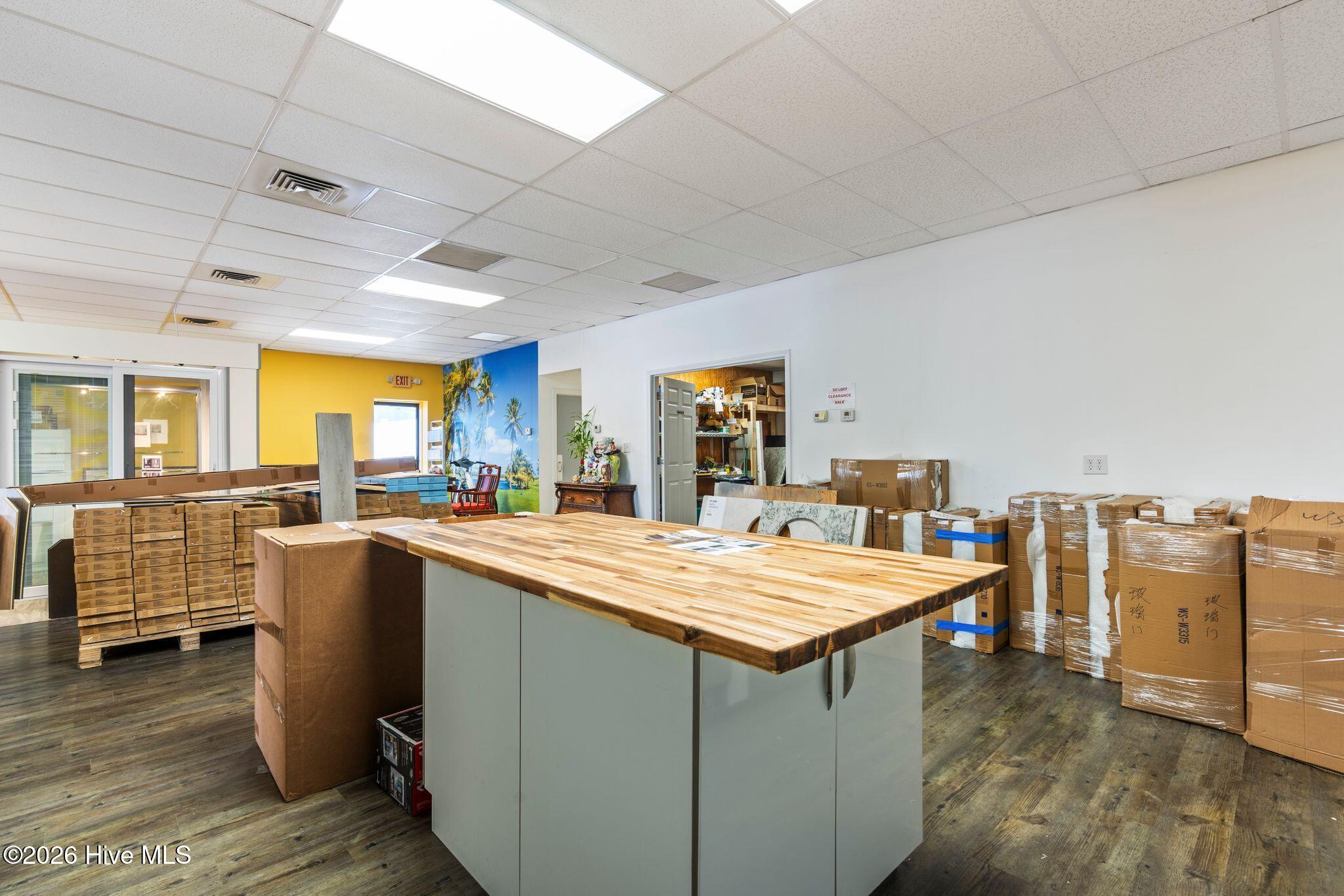 100550441 | Photo 26