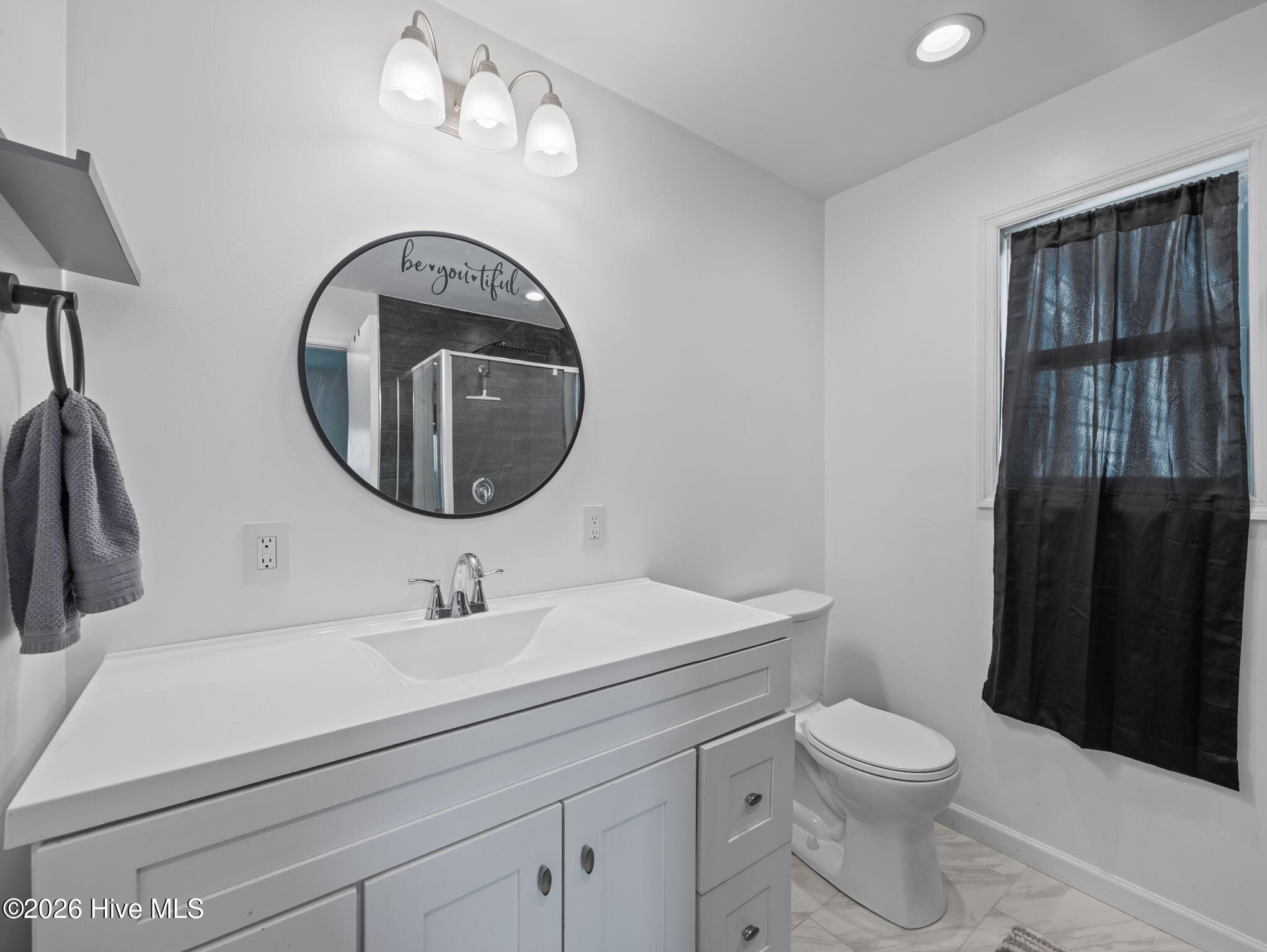 100565303 | Photo 11