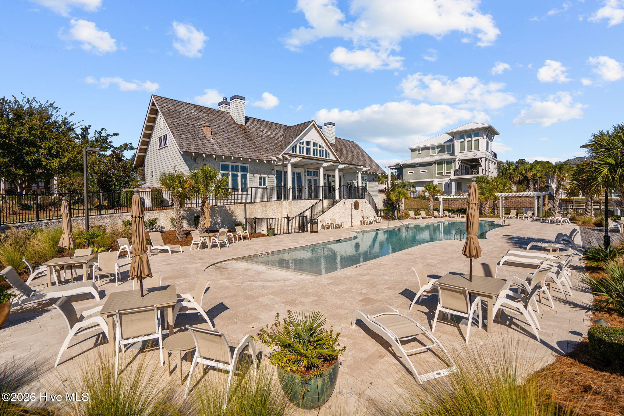 100561324 | Photo 42