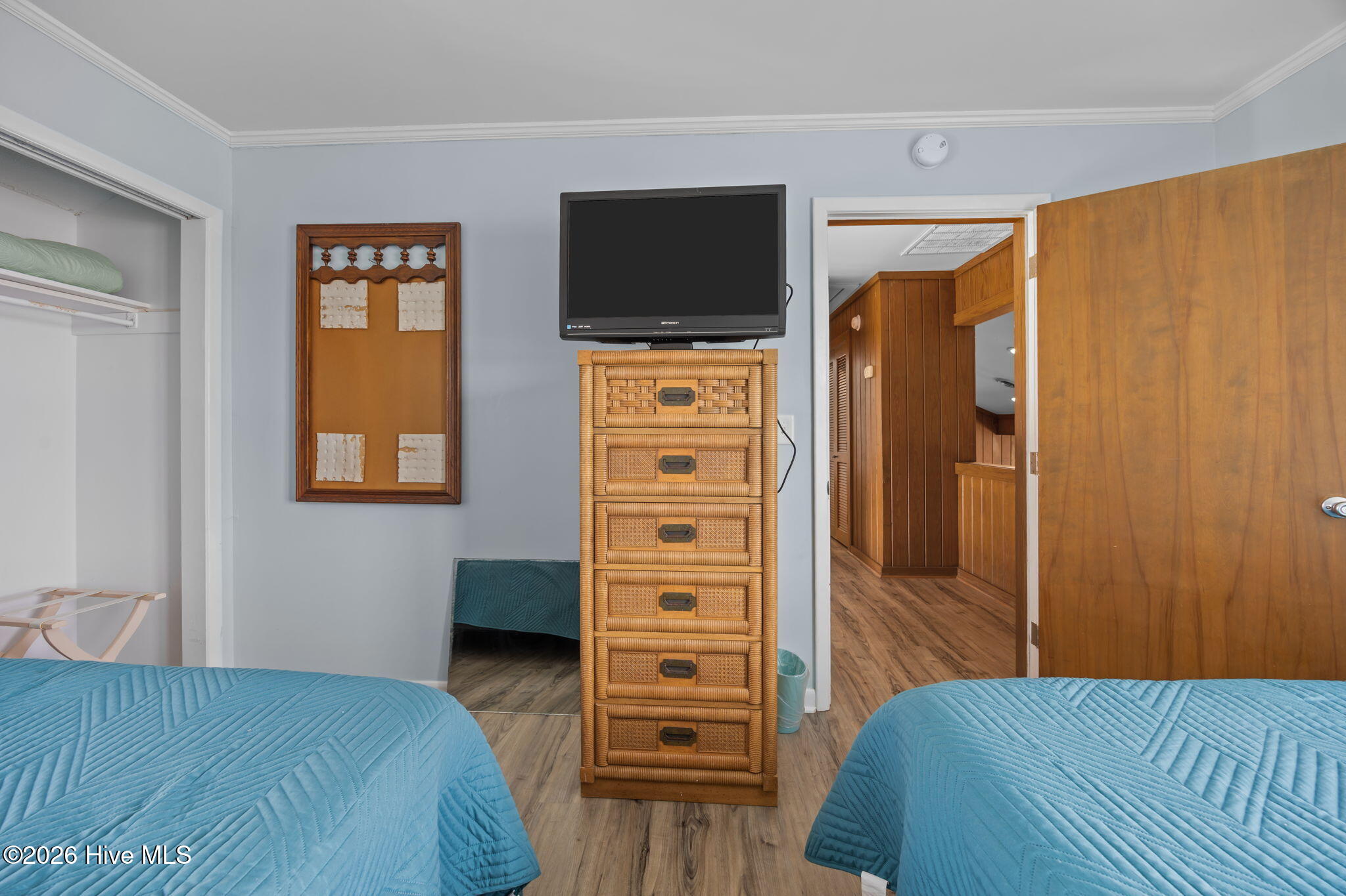 100565925 | Photo 47