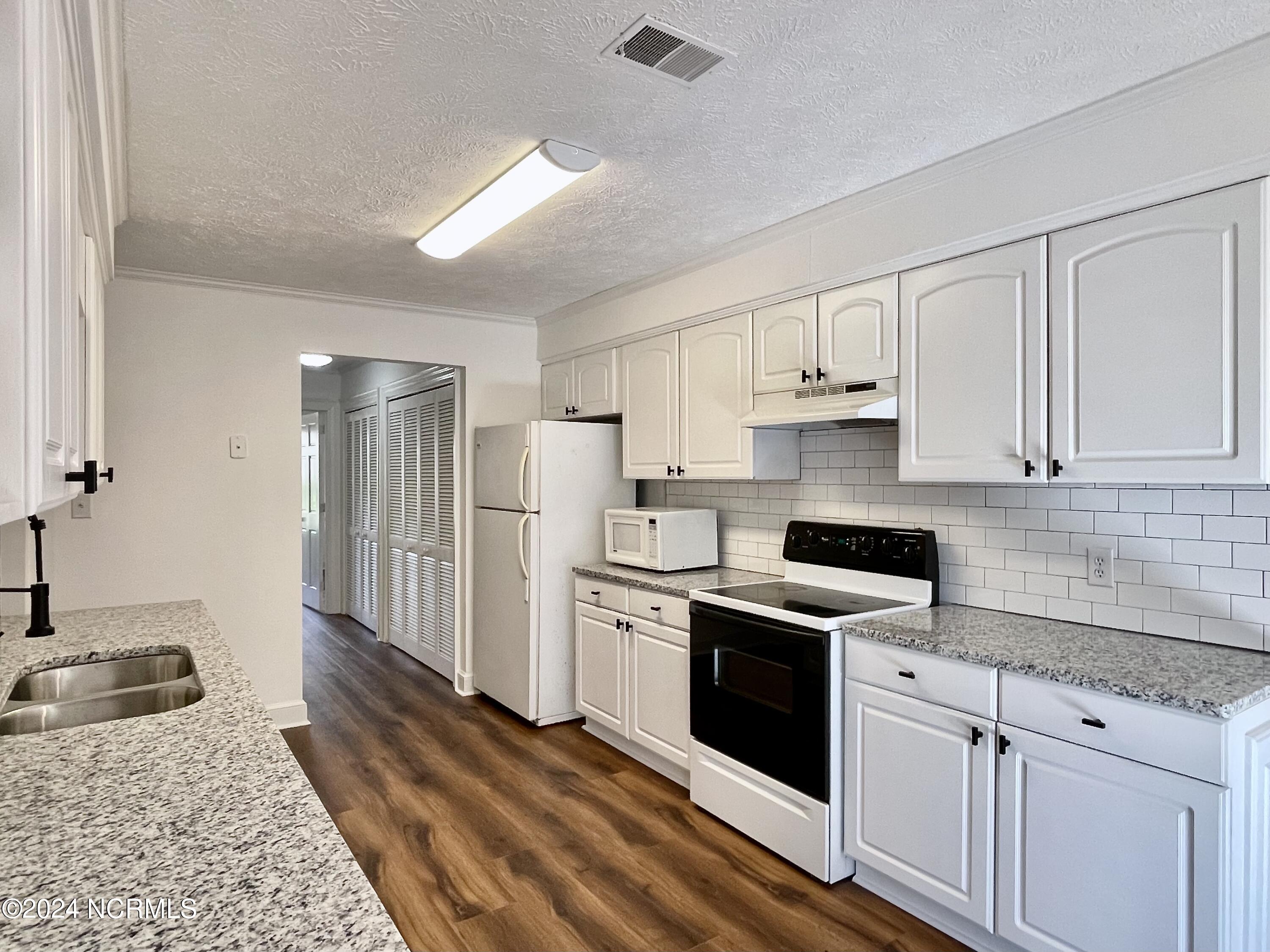 100426973 | Photo 11