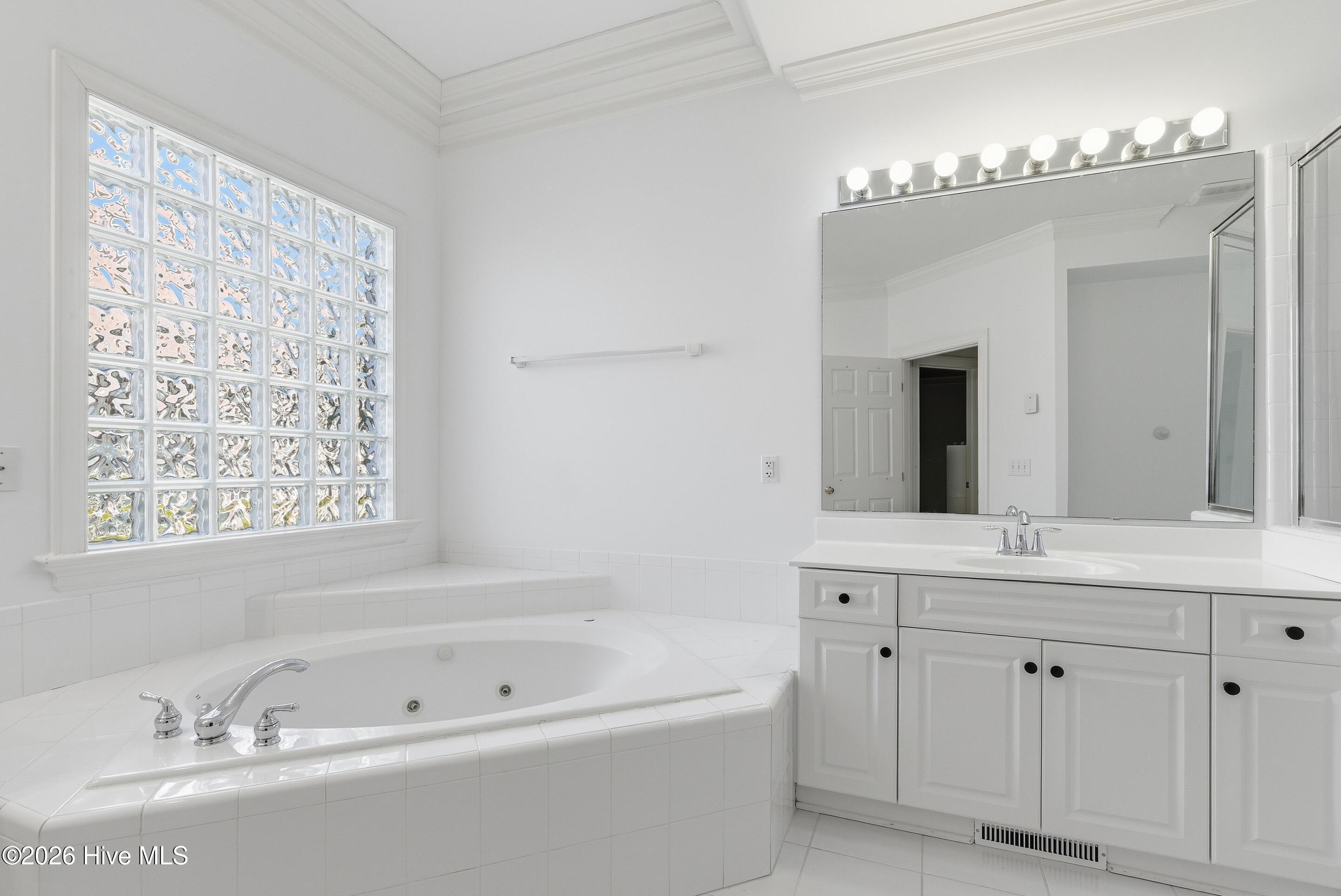 100538955 | Photo 25