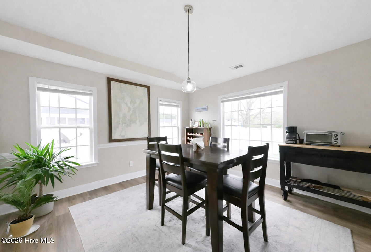 100562387 | Photo 16