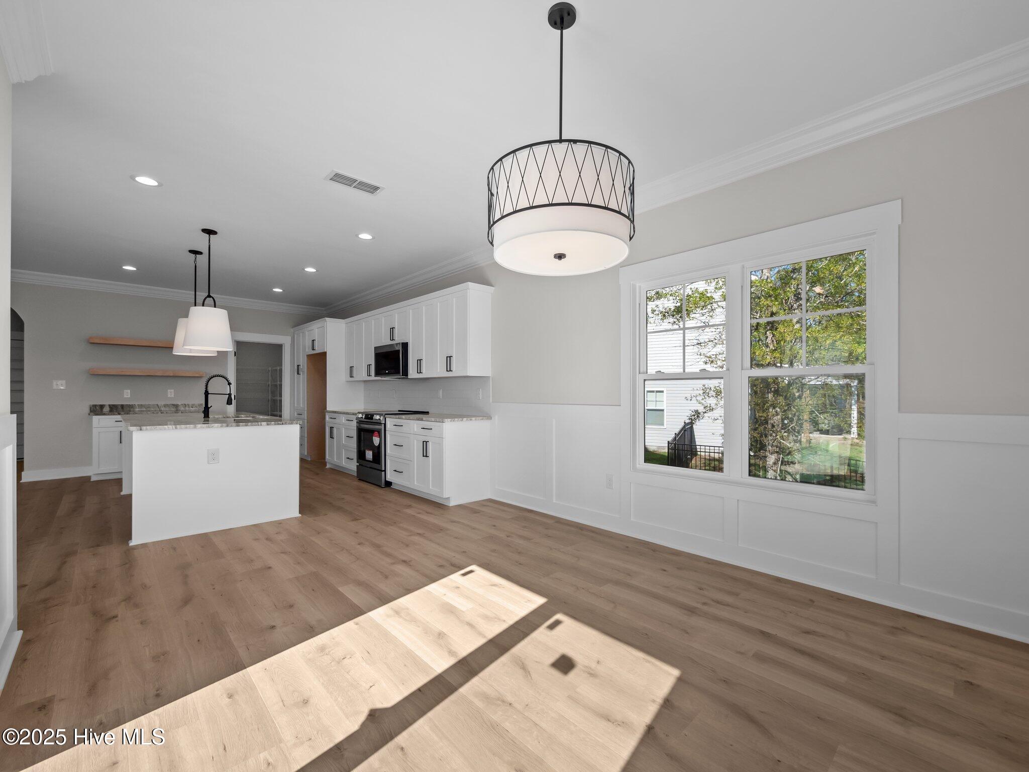 100487102 | Photo 15