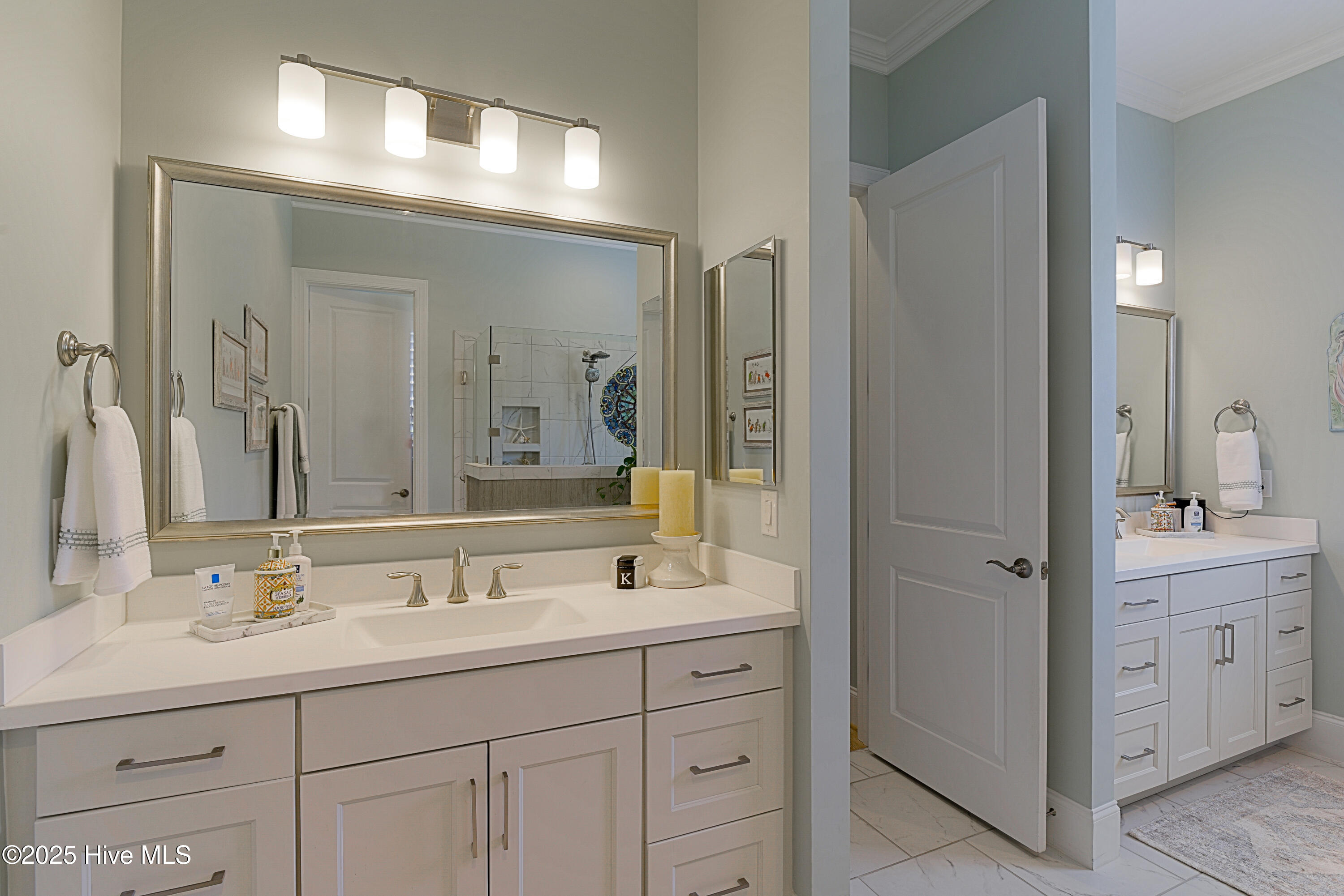 100530008 | Photo 44