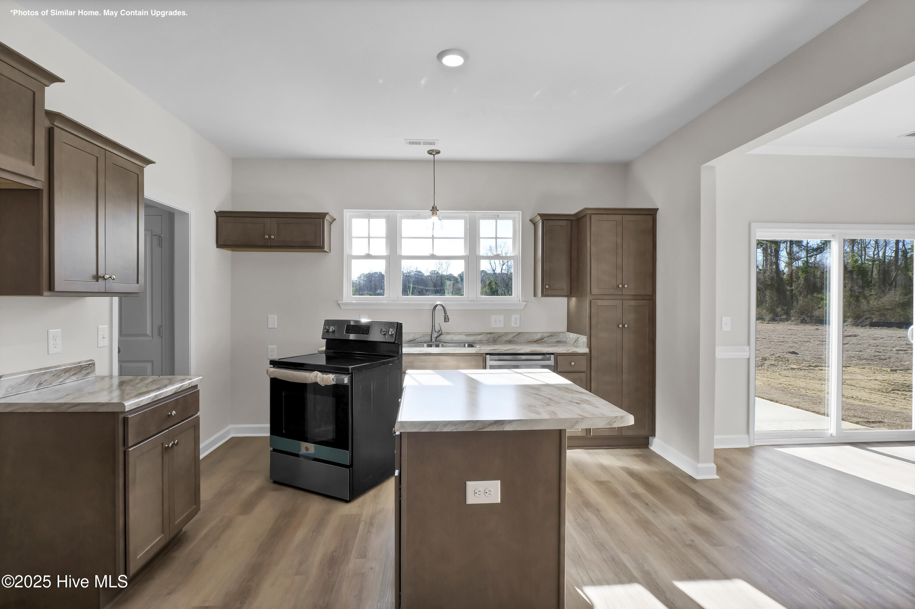 100538394 | Photo 24