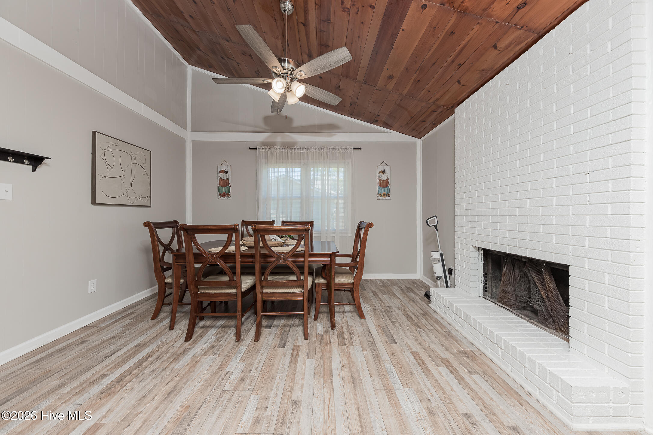 100566387 | Photo 19