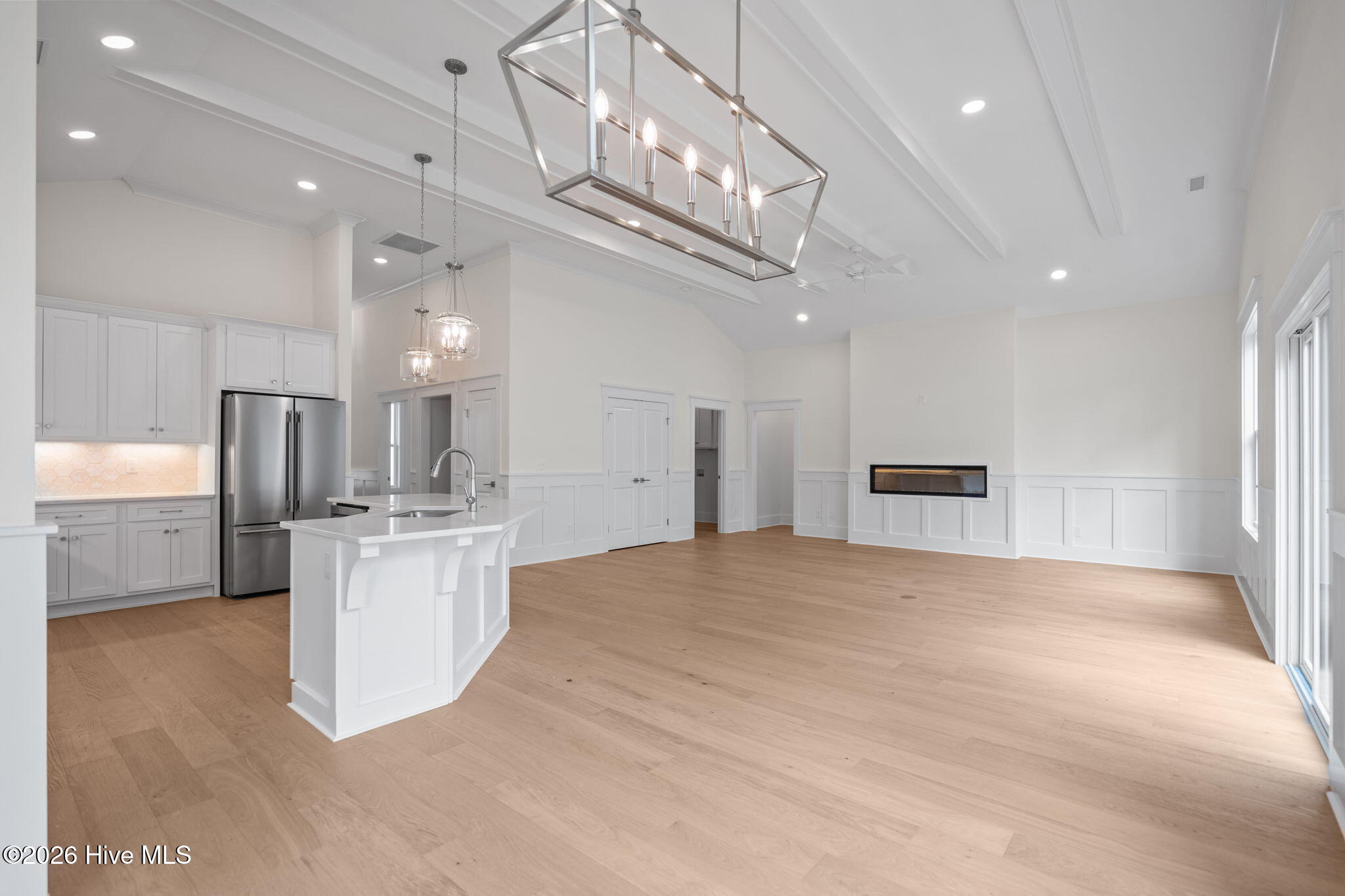 100564370 | Photo 11