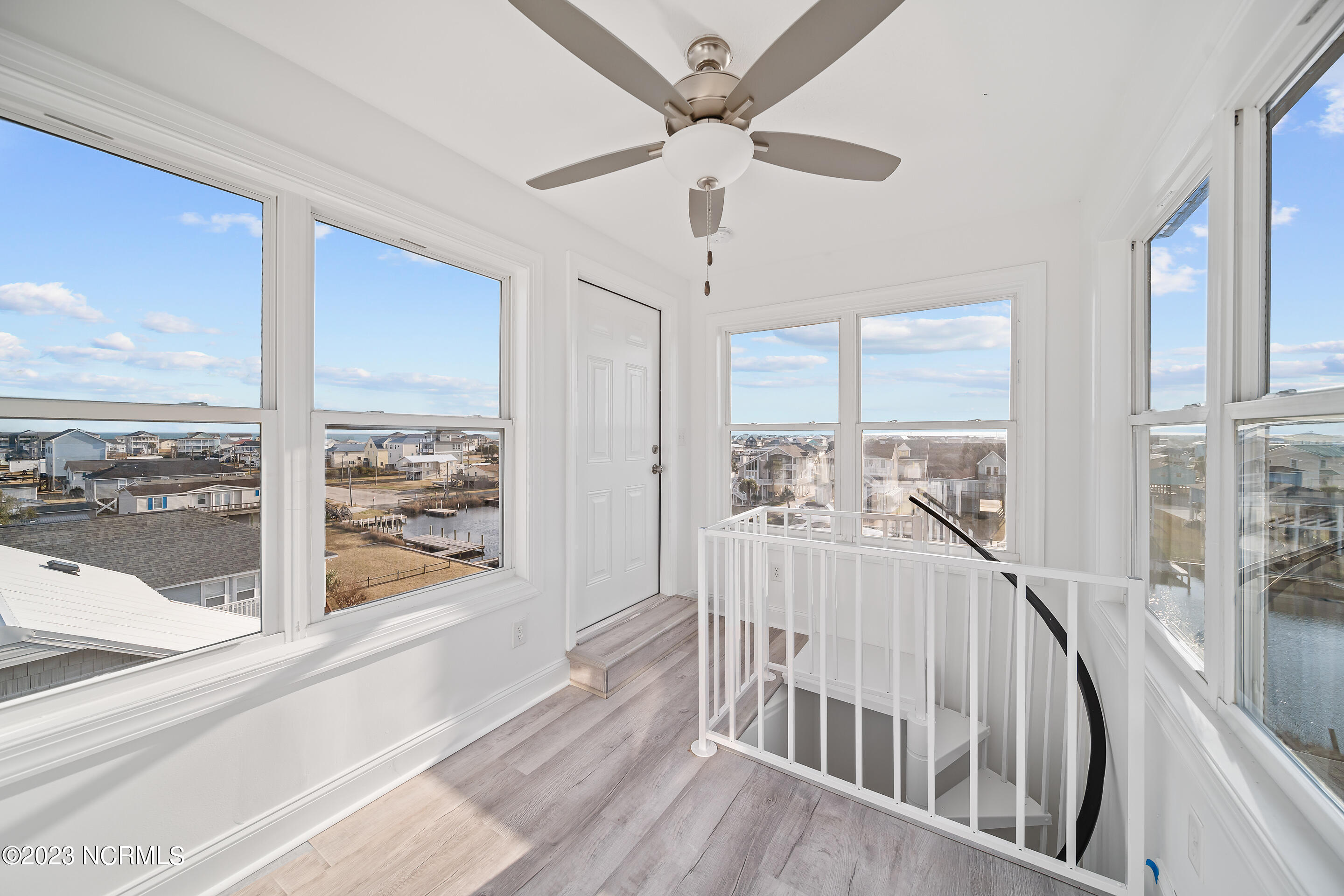 100525018 | Photo 22