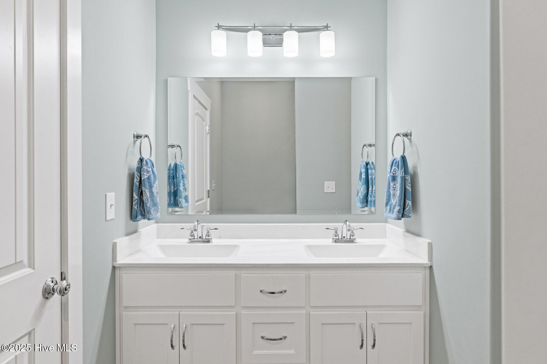 100523627 | Photo 19