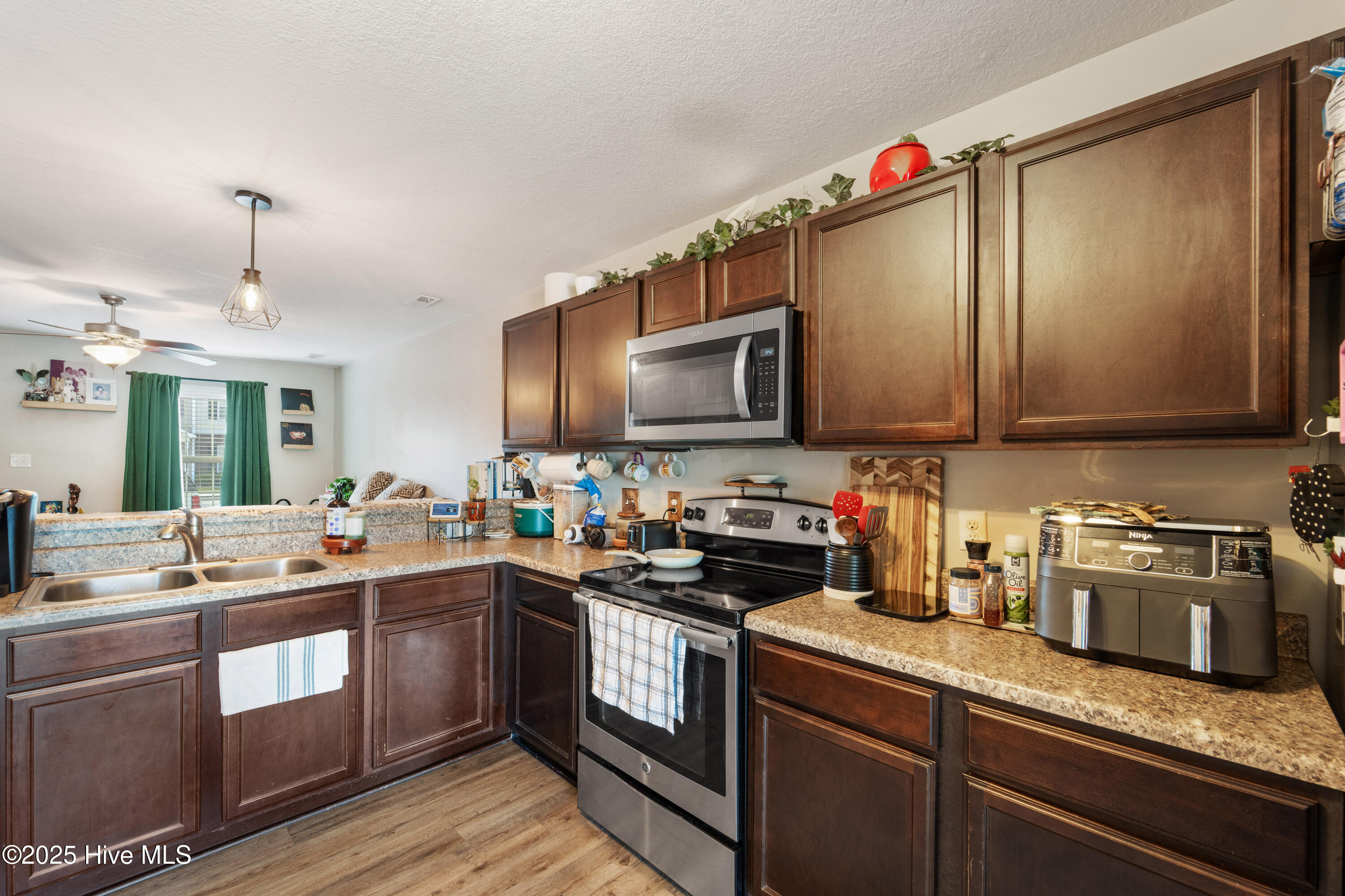 100539318 | Photo 42