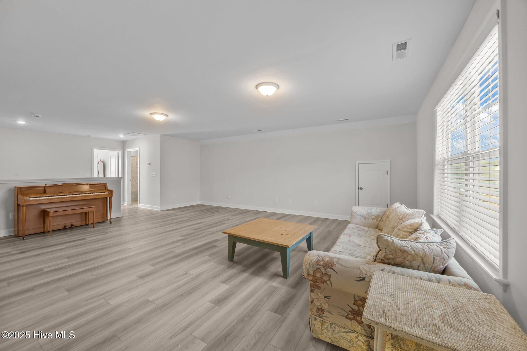 100542295 | Photo 43