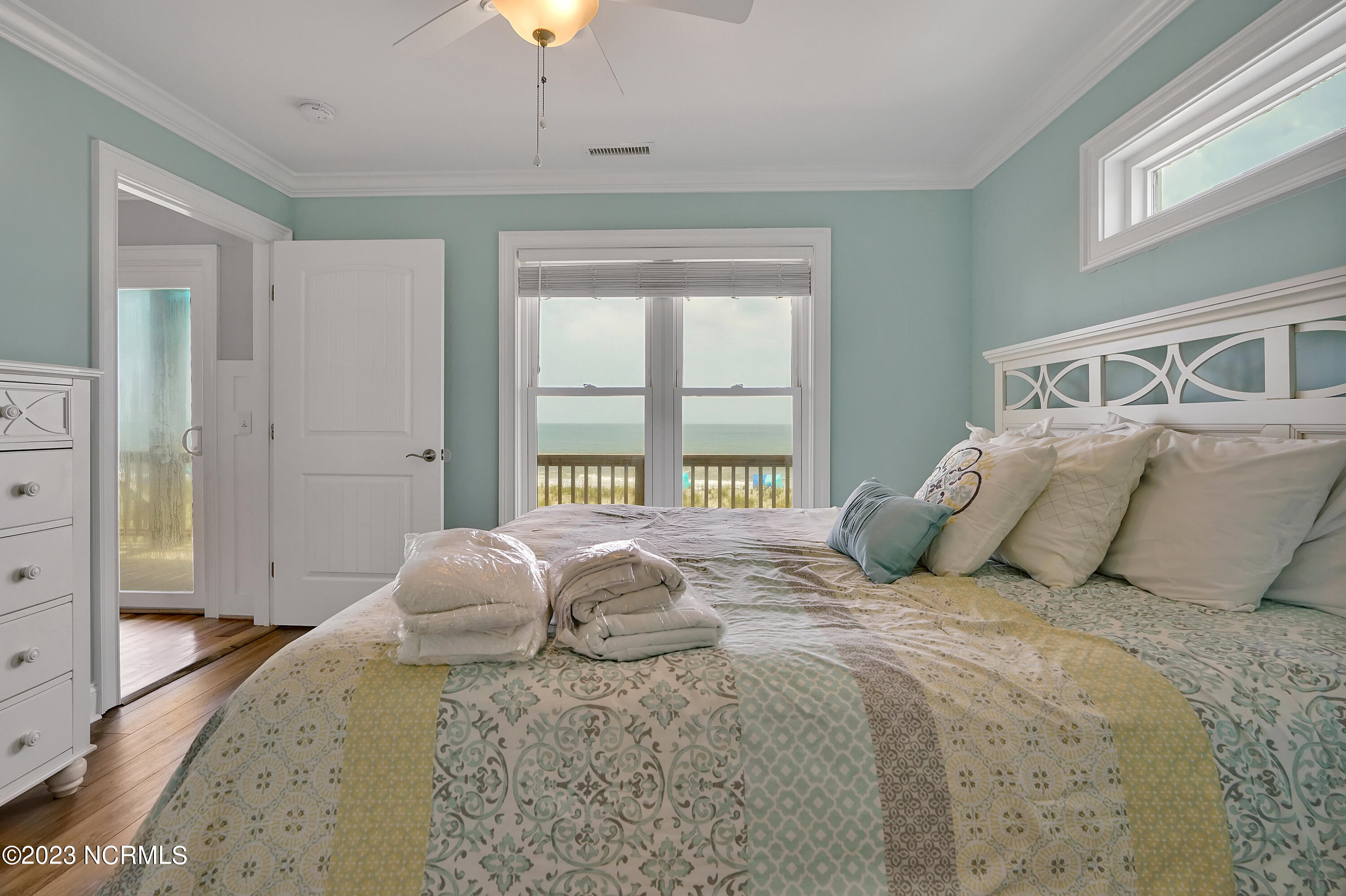 100558730 | Photo 44