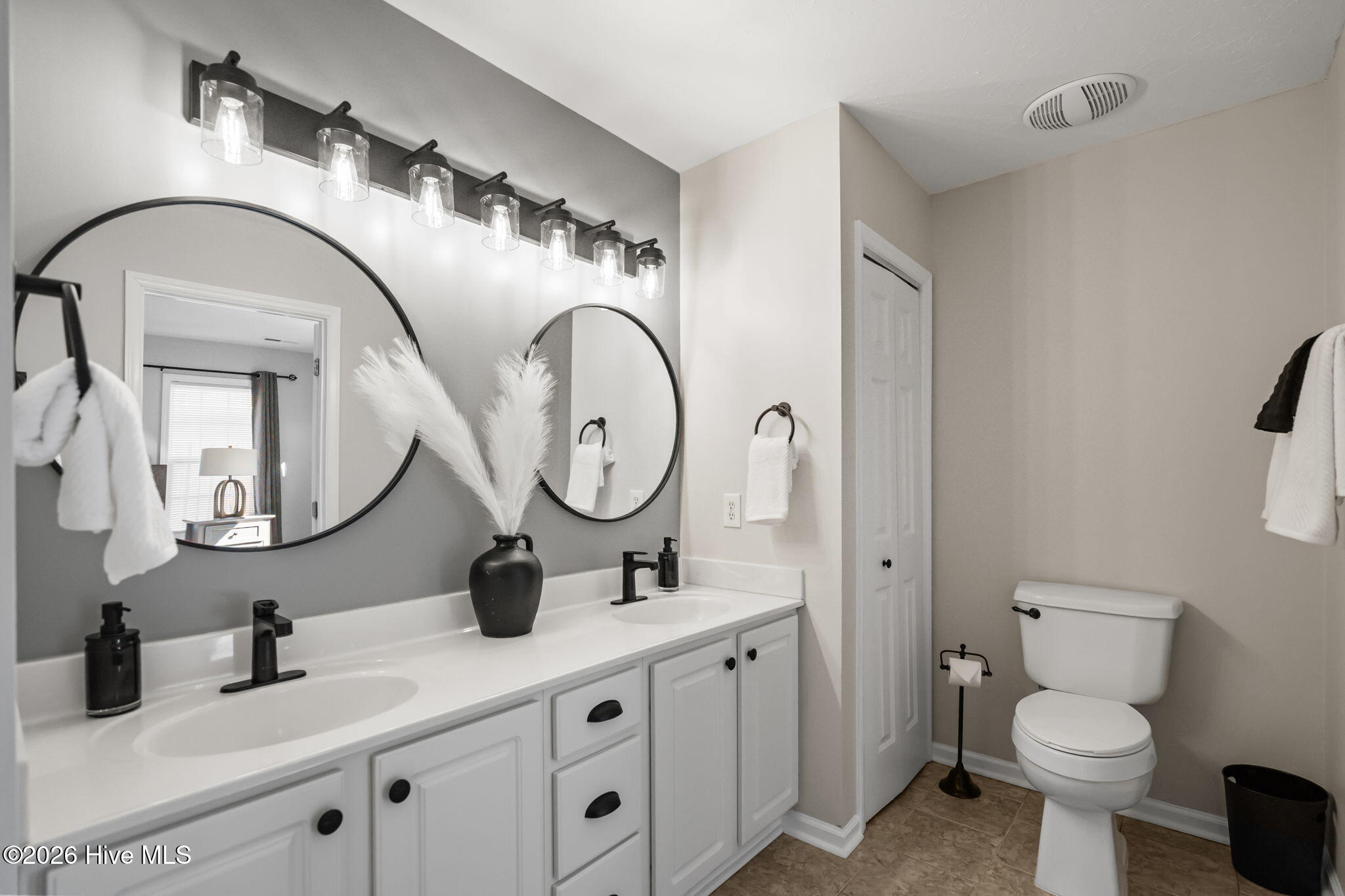 100556215 | Photo 36