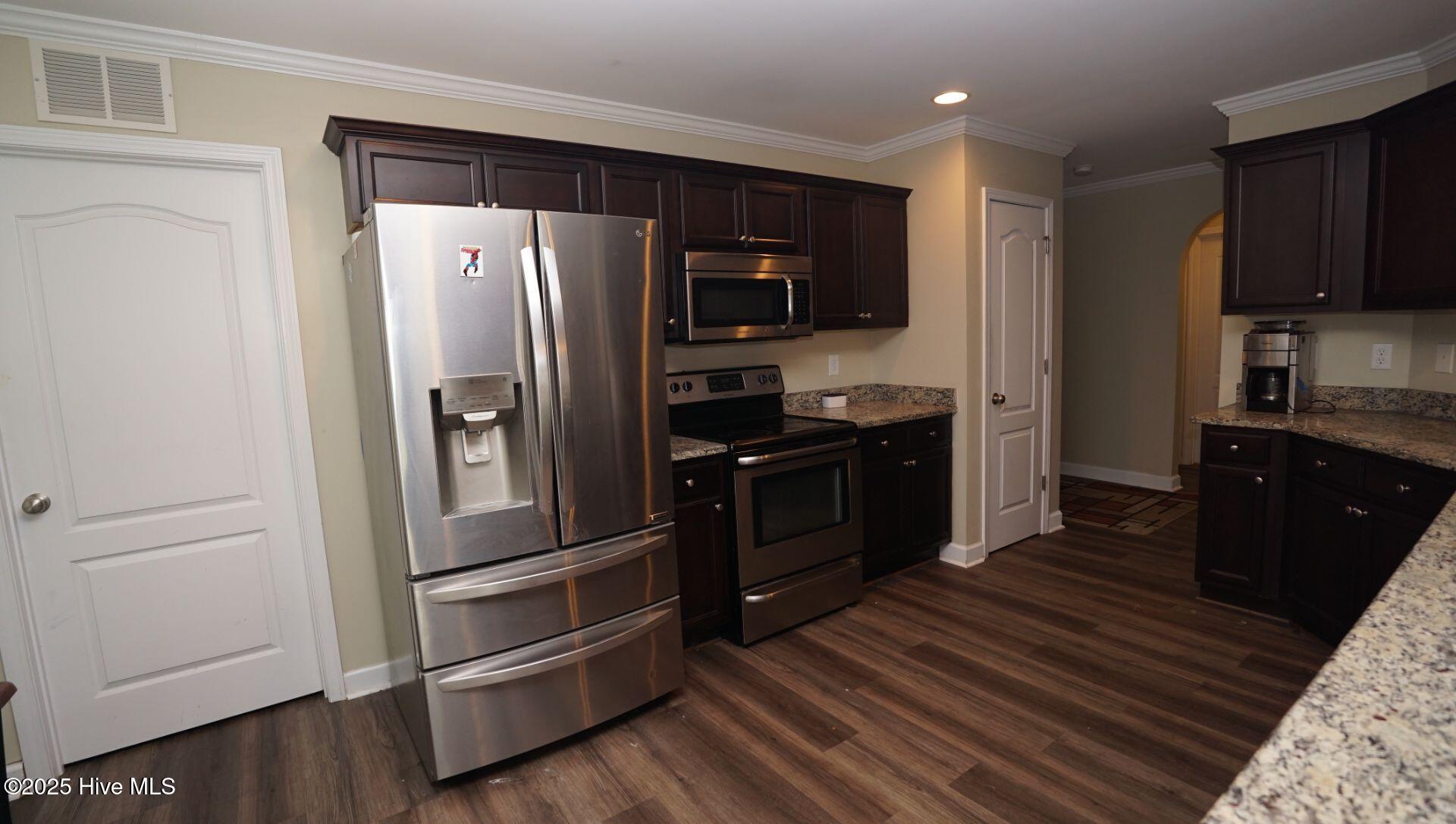 100538035 | Photo 14