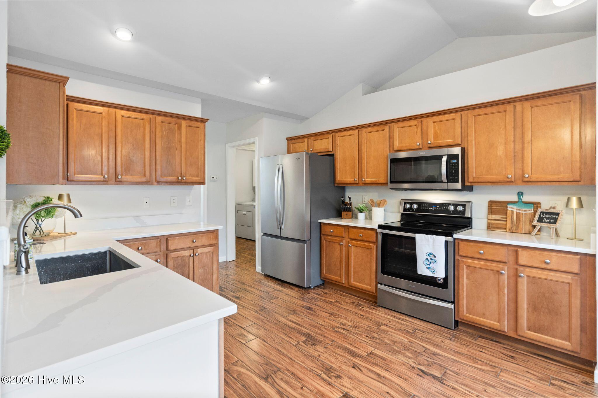 100557294 | Photo 17